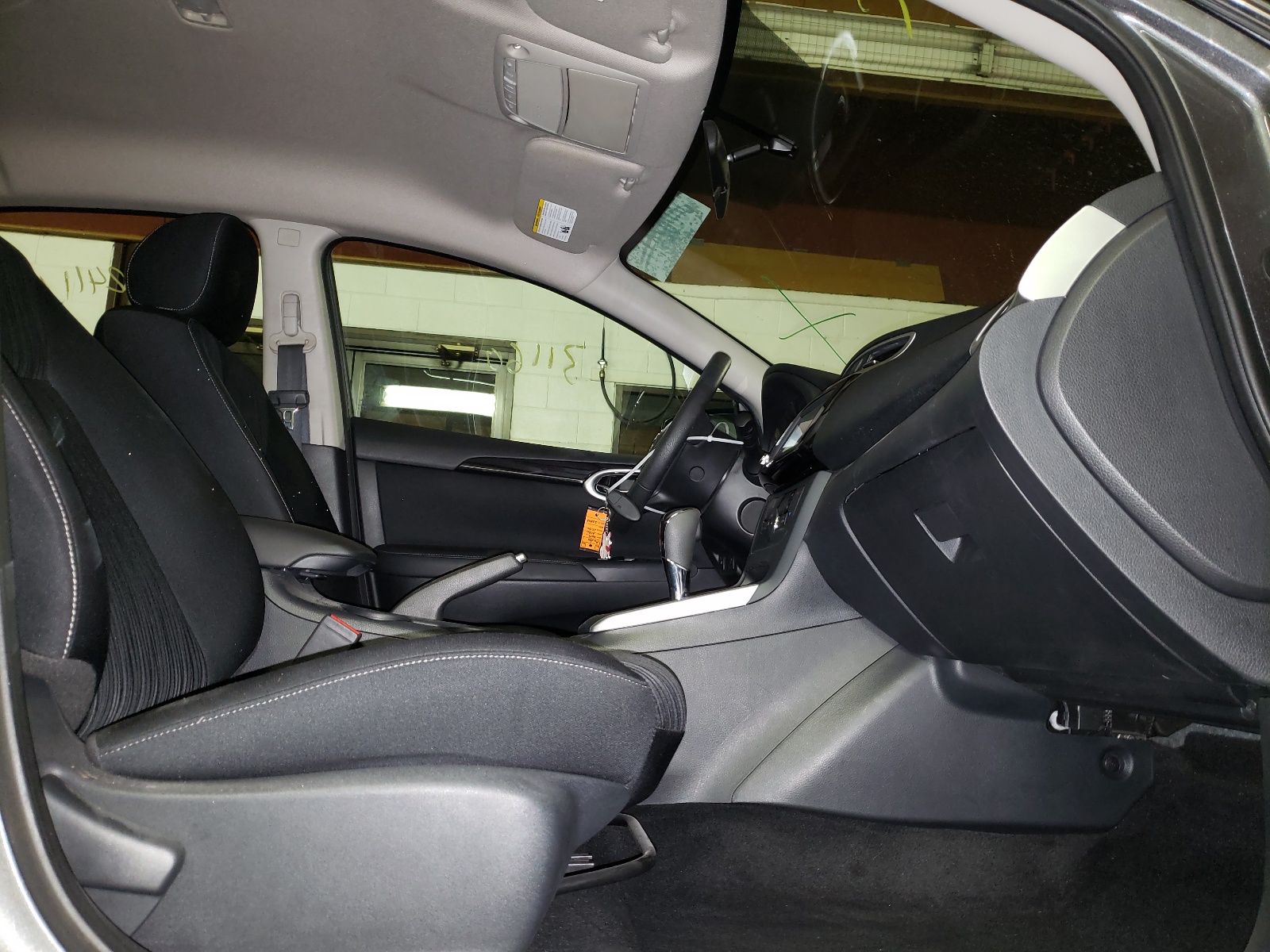 Photo 5 from auction – 2019 NISSAN SENTRA S with VIN 3N1AB7AP1KY243458