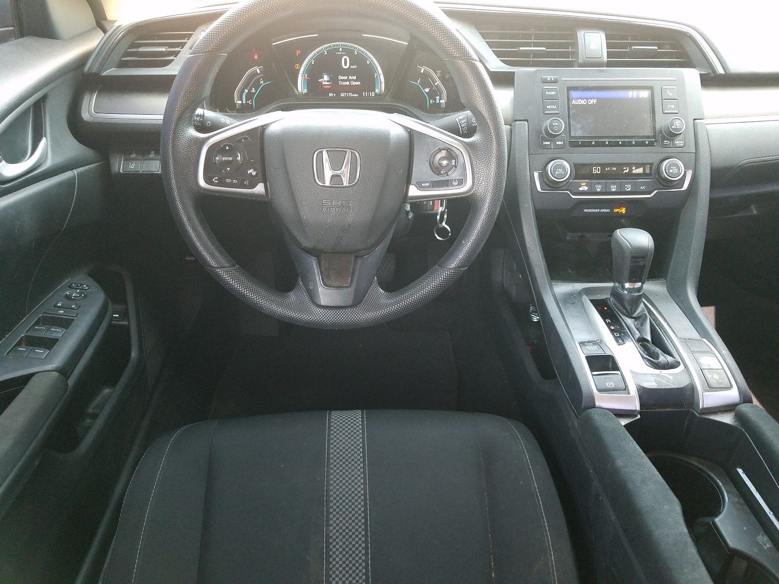 Photo 9 from auction – 2019 HONDA CIVIC LX with VIN 19XFC2F69KE202046