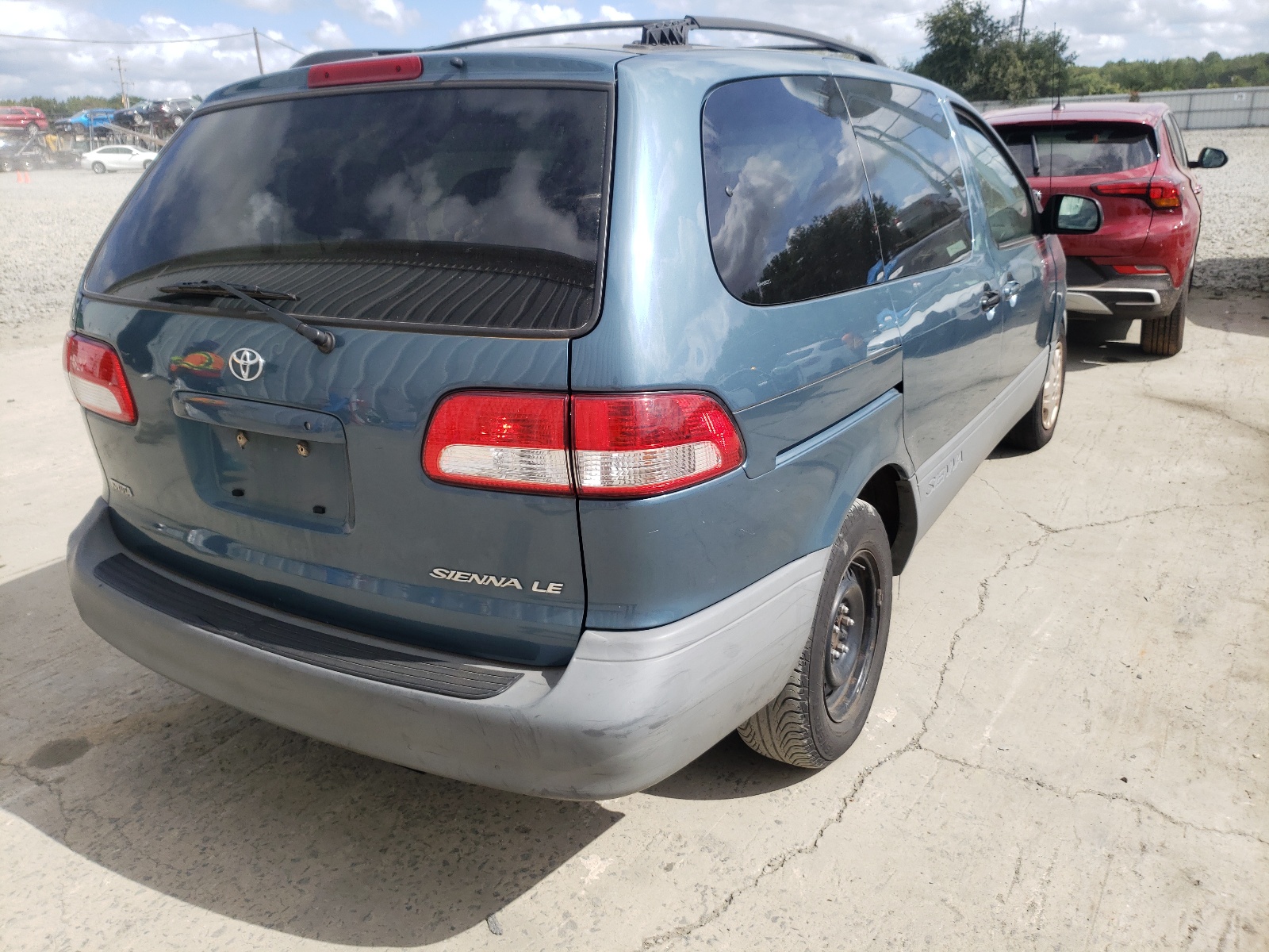 Photo 4 from auction – 2002 TOYOTA SIENNA LE with VIN 4T3ZF13C12U486625