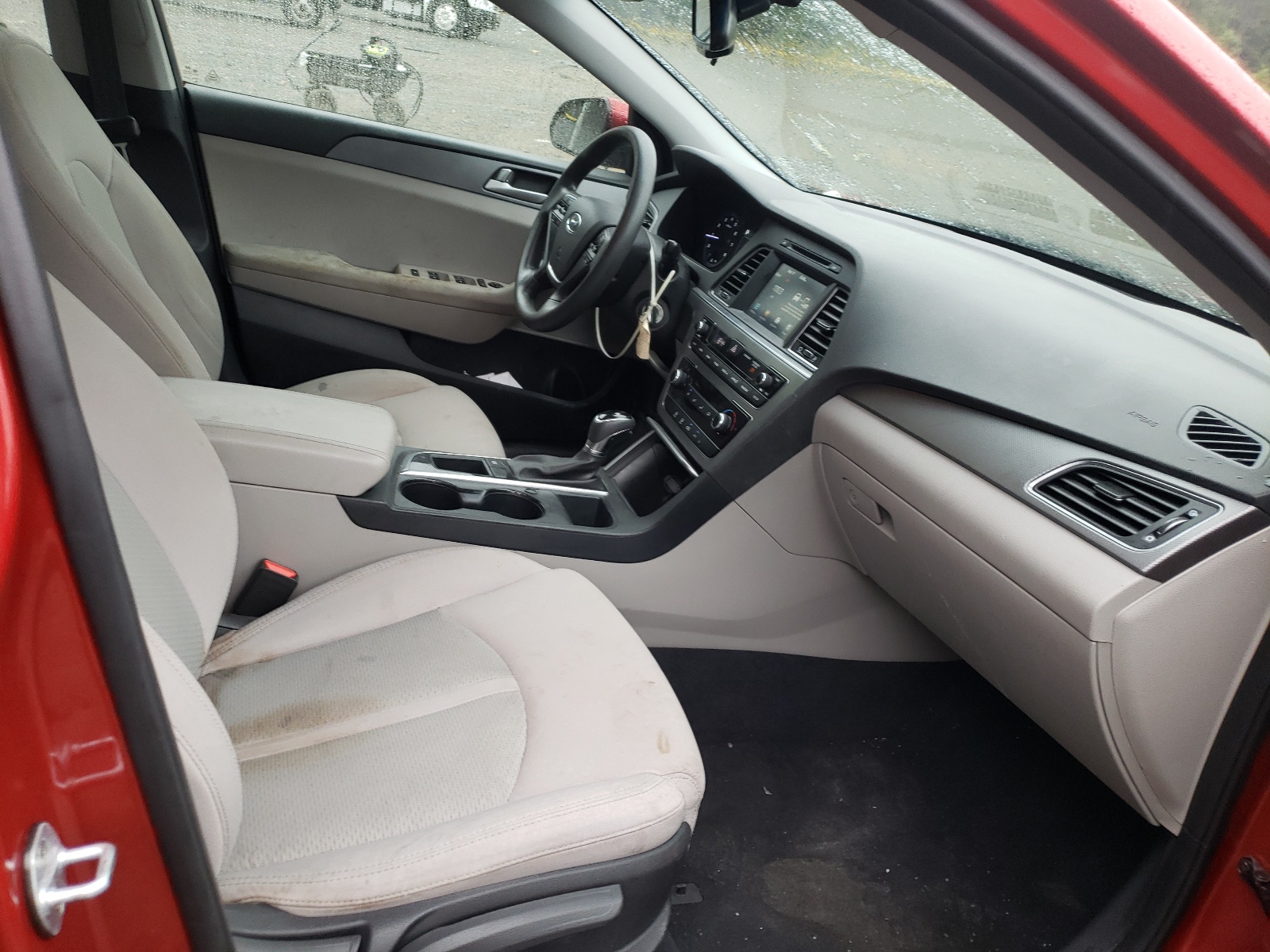 Photo 5 from auction – 2017 HYUNDAI SONATA SE with VIN 5NPE24AF9HH552038