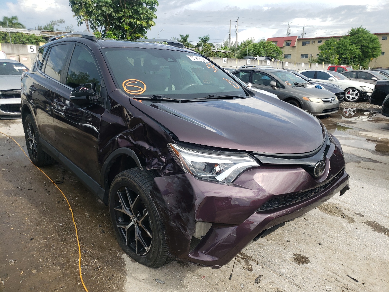 TOYOTA RAV4 SE 2018 with VIN 2T3NFREV1JW428900 - Photo from auction