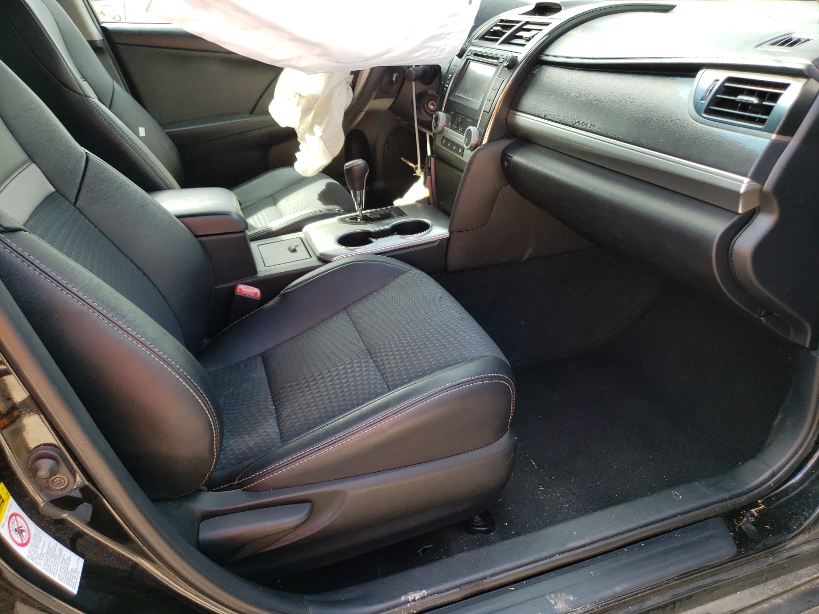 Photo 5 from auction – 2014 TOYOTA CAMRY L with VIN 4T1BF1FK4EU743925