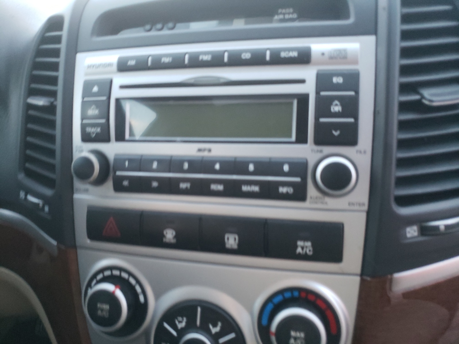 Photo 9 from auction – 2007 HYUNDAI SANTA FE G with VIN 5NMSG13DX7H043750
