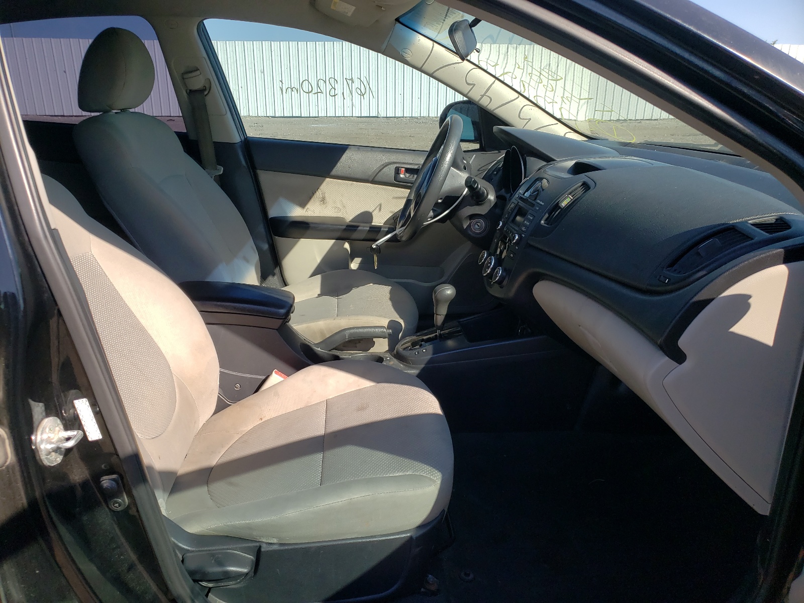 Photo 5 from auction – 2010 KIA FORTE EX with VIN KNAFU4A25A5298911