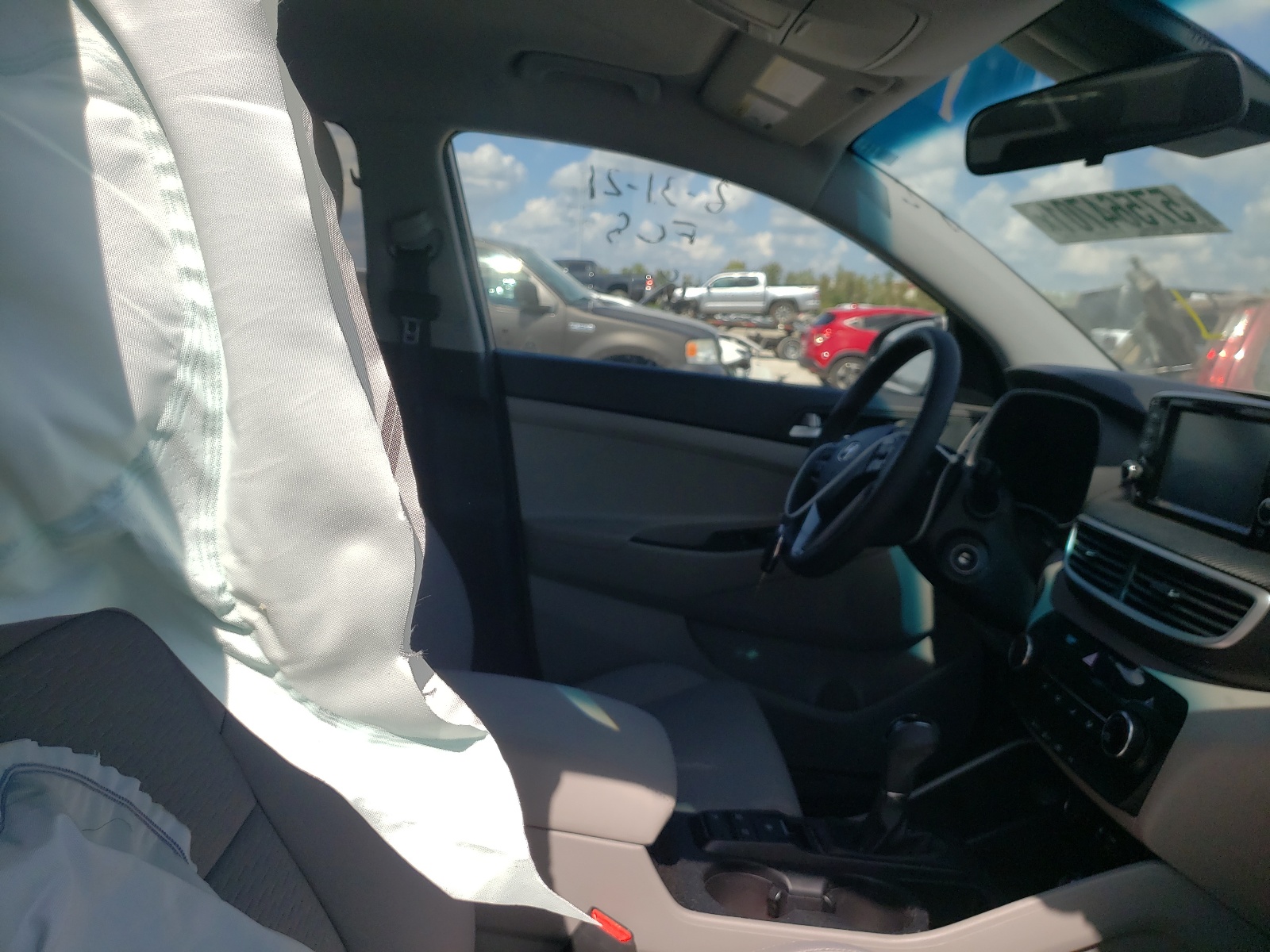 Photo 5 from auction – 2020 HYUNDAI TUCSON SE with VIN KM8J2CA44LU134911