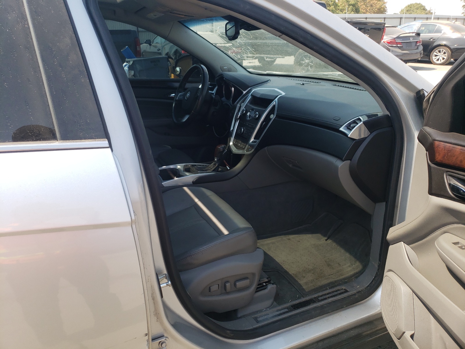 Photo 5 from auction – 2010 CADILLAC SRX PERFOR with VIN 3GYFNBEY6AS648548