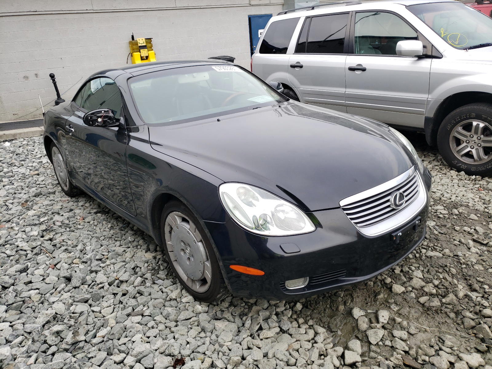 LEXUS SC 430 2003 with VIN JTHFN48YX30047049 - Photo from auction