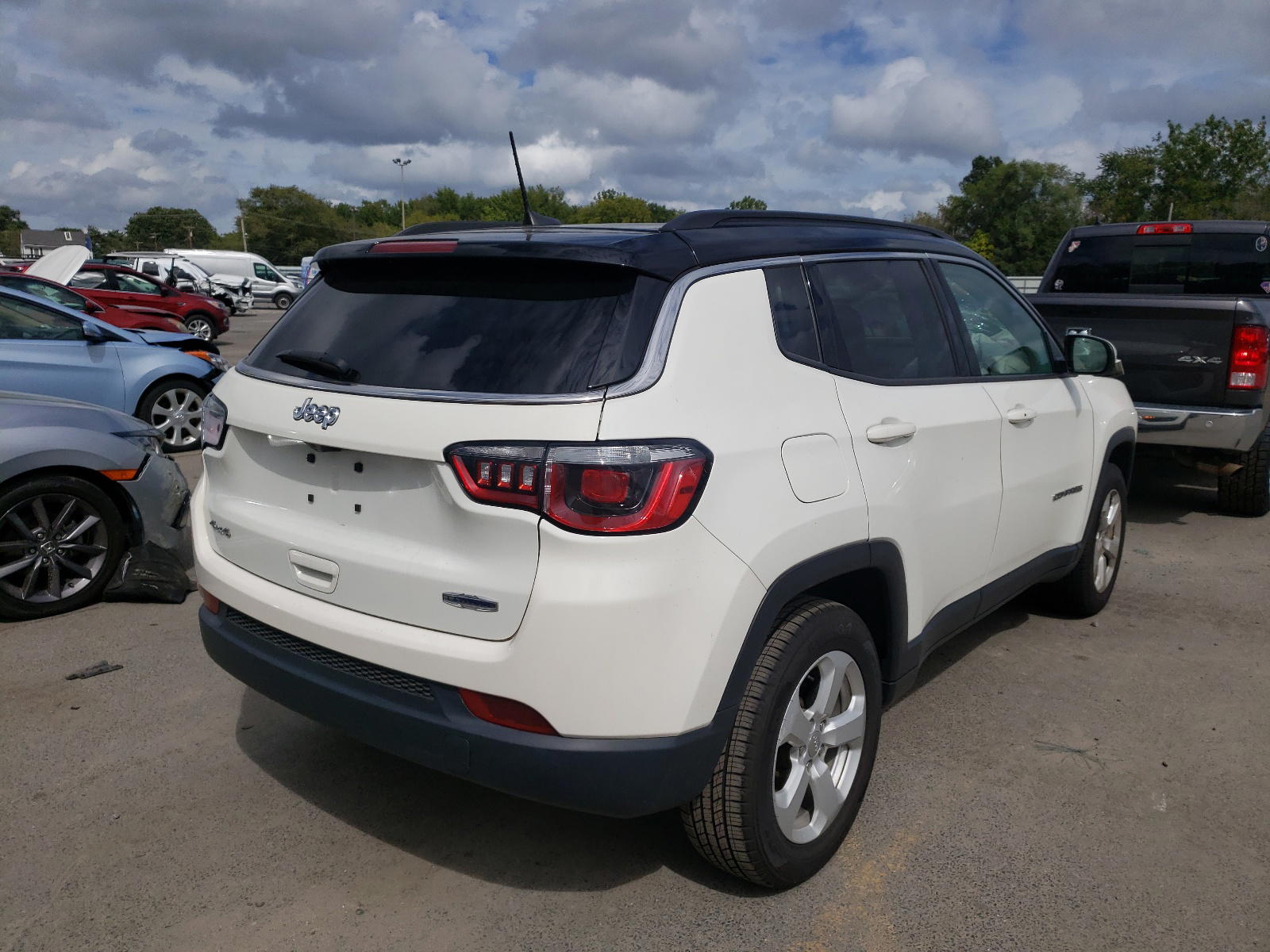 Photo 4 from auction – 2018 JEEP COMPASS LA with VIN 3C4NJDBB8JT114437