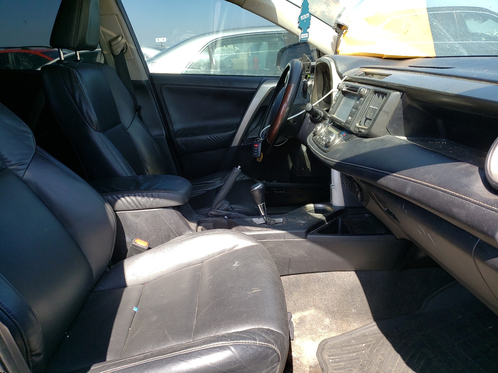 Photo 5 from auction – 2015 TOYOTA RAV4 LIMIT with VIN 2T3YFREV5FW177951