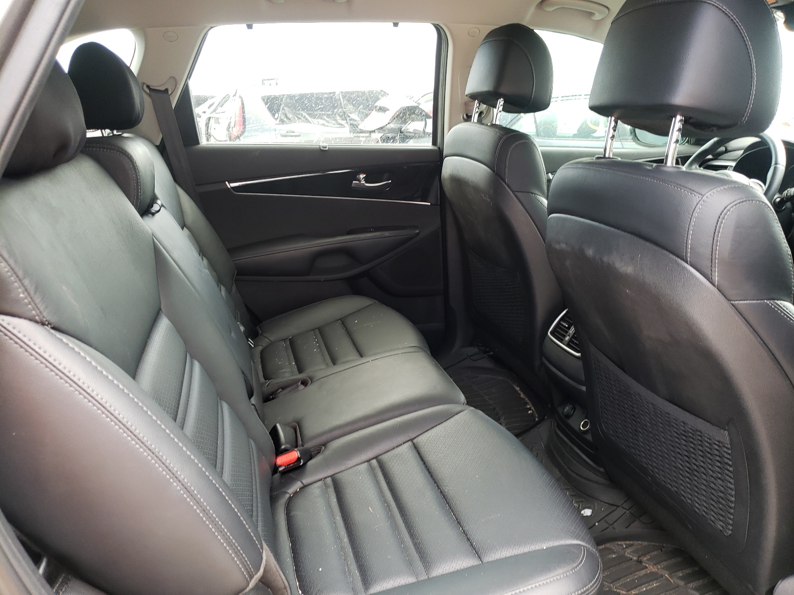 Photo 6 from auction – 2017 KIA SORENTO EX with VIN 5XYPH4A54HG300249