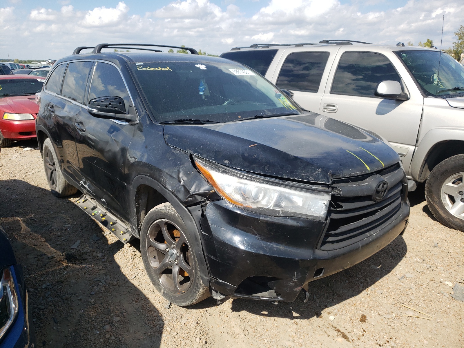 Photo 1 from auction – 2015 TOYOTA HIGHLANDER with VIN 5TDZARFH1FS011746