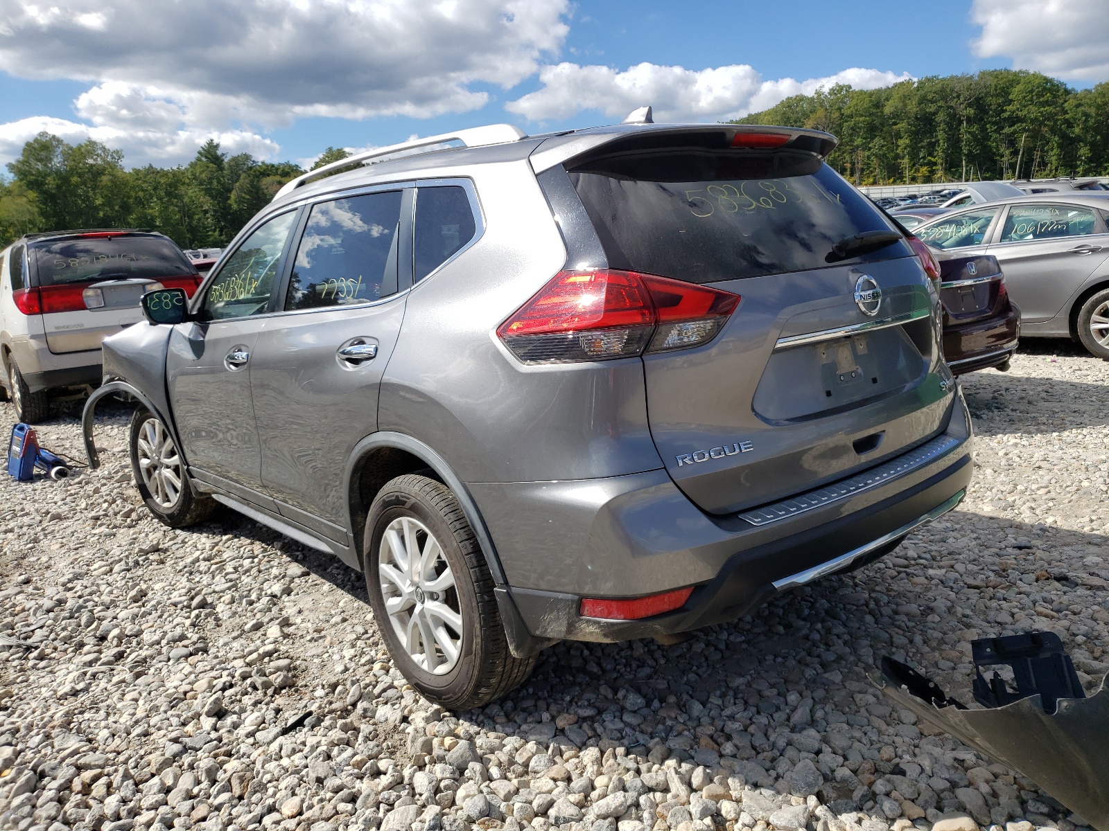 Photo 3 from auction – 2017 NISSAN ROGUE S with VIN JN8AT2MV3HW281267