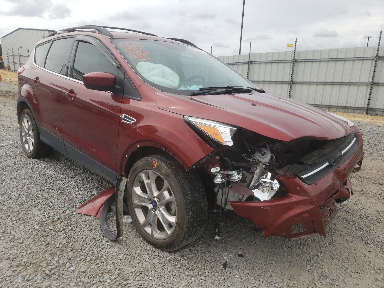 Zdjęcie 1 z aukcji – 2015 FORD ESCAPE z VIN 1FMCU0GX1FUB88013