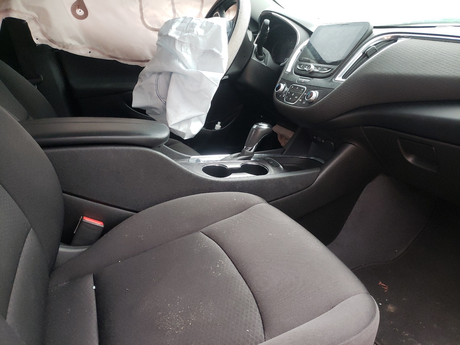 Photo 5 from auction – 2019 CHEVROLET MALIBU LT with VIN 1G1ZD5ST2KF164200