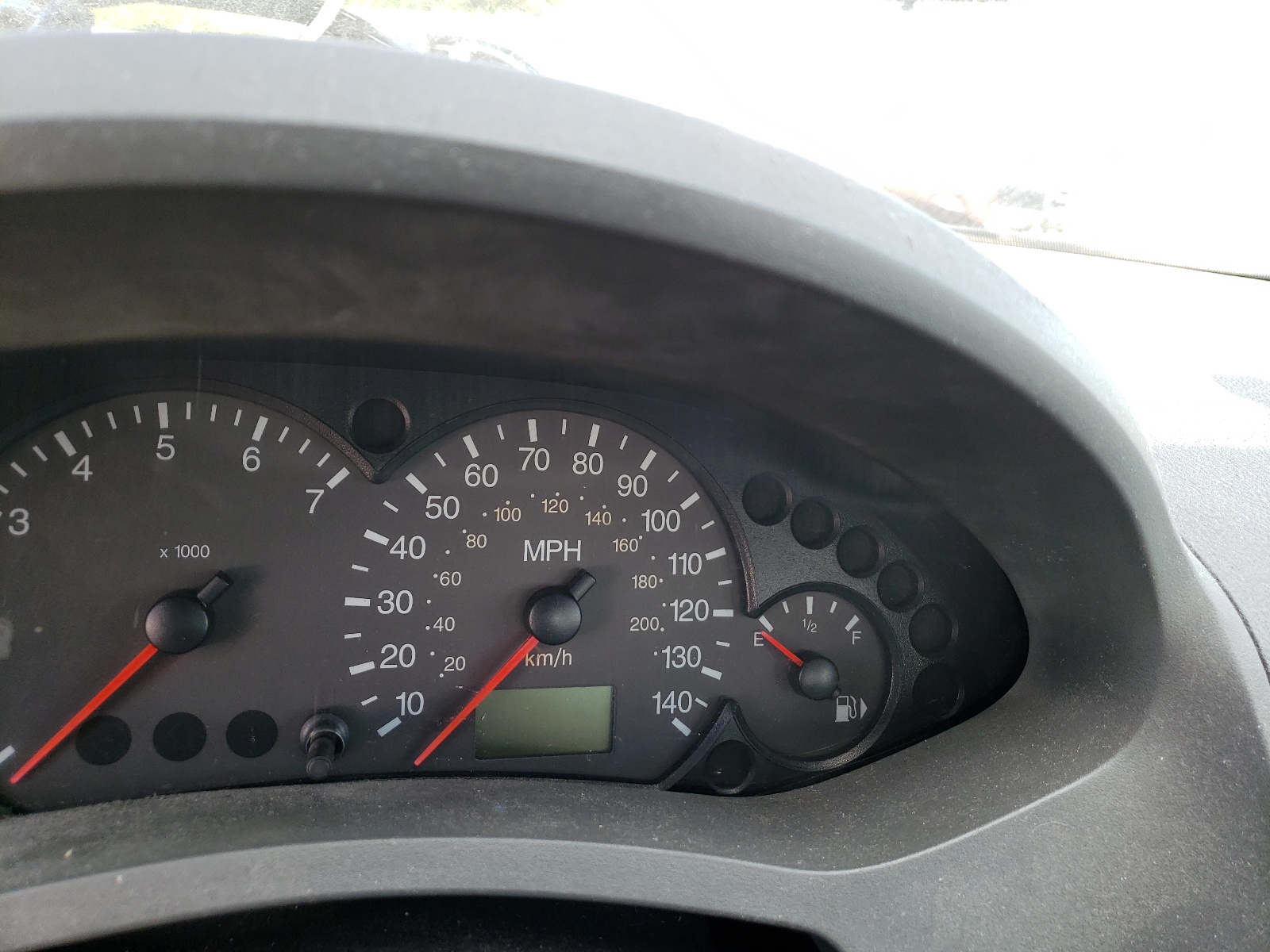 Photo 8 from auction – 2005 FORD FOCUS ZX4 with VIN 1FAFP34N35W137120