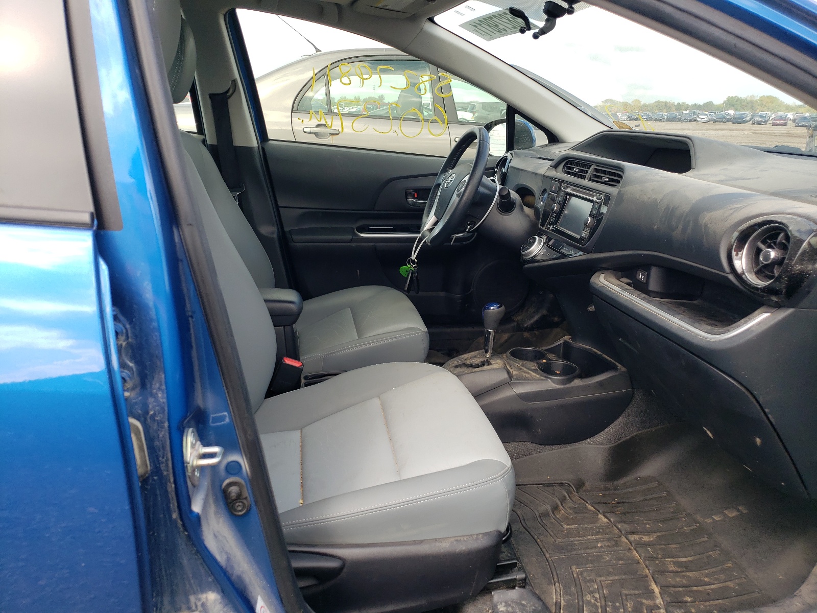 Photo 5 from auction – 2015 TOYOTA PRIUS C with VIN JTDKDTB30F1109681