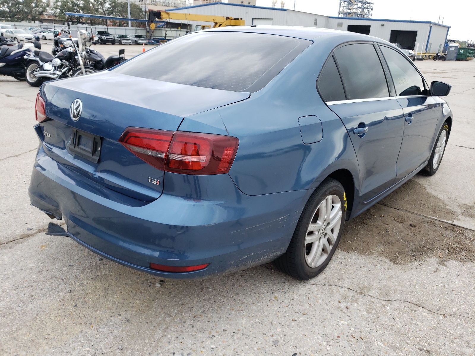 Photo 4 from auction – 2017 VOLKSWAGEN JETTA S with VIN 3VW2B7AJ8HM225100