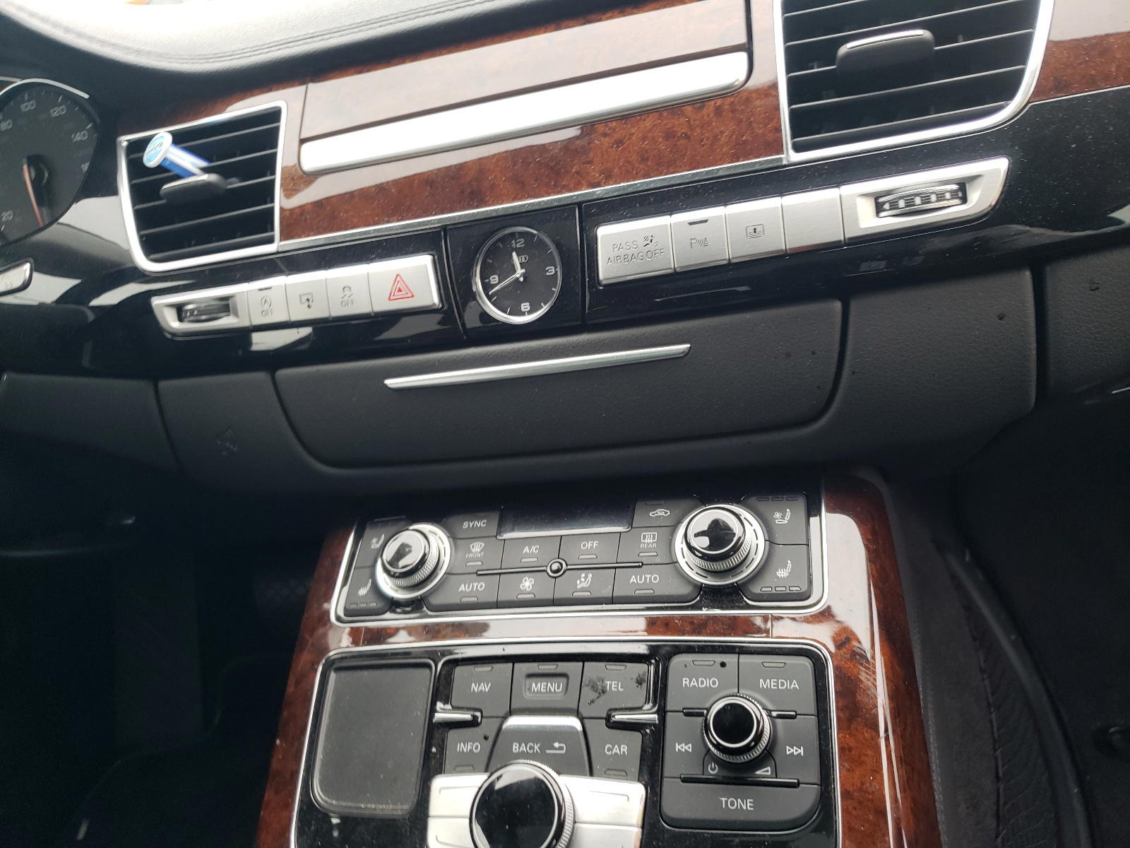Photo 9 from auction – 2014 AUDI A8 L QUATT with VIN WAUR2AFDXEN004615