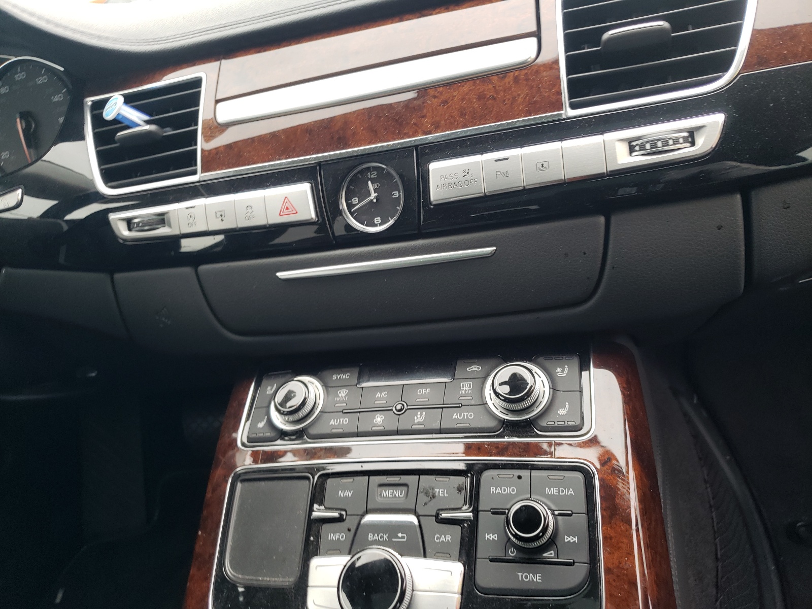 Zdjęcie 9 z aukcji – 2014 AUDI A8 L QUATT z VIN WAUR2AFDXEN004615