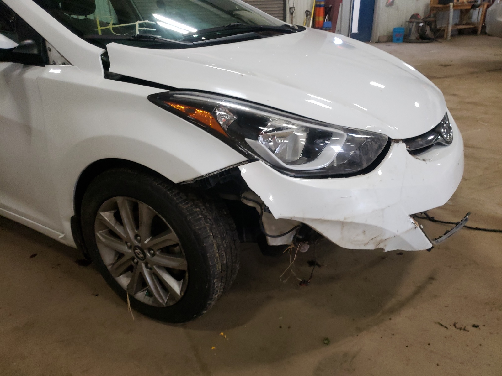 Photo 9 from auction – 2016 HYUNDAI ELANTRA SE with VIN 5NPDH4AE4GH662298