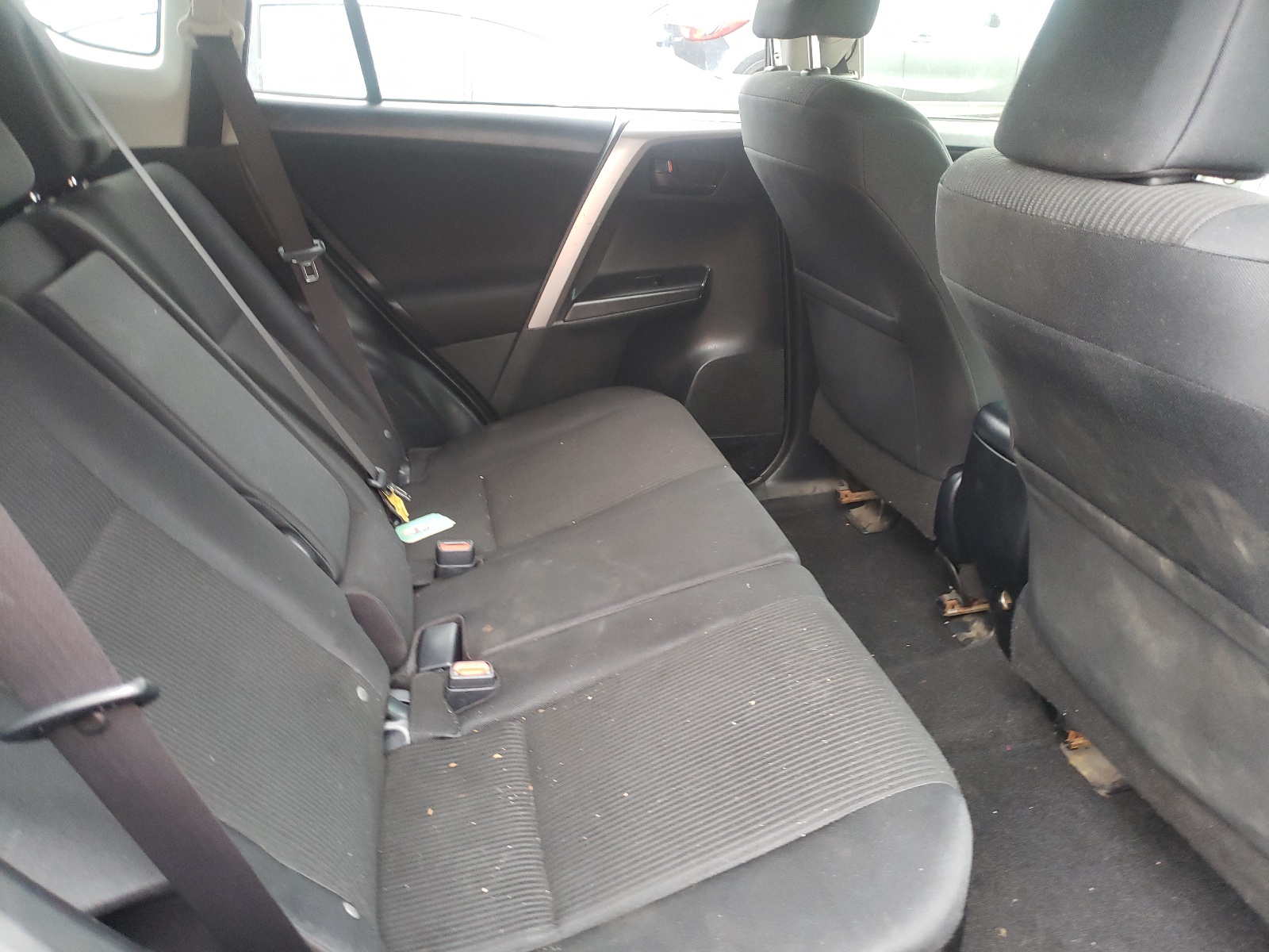 Photo 6 from auction – 2016 TOYOTA RAV4 LE with VIN JTMBFREV9GJ051419