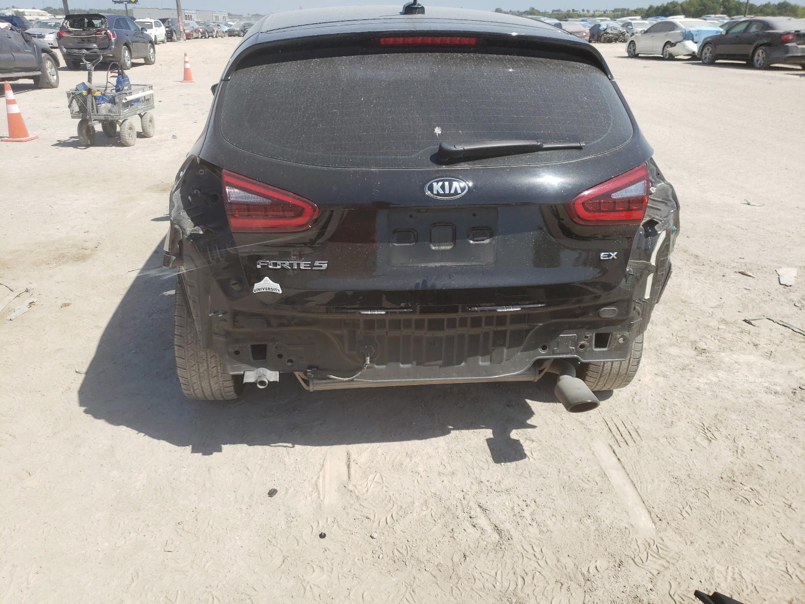 Photo 9 from auction – 2017 KIA FORTE EX with VIN KNAFX5A80H5687936