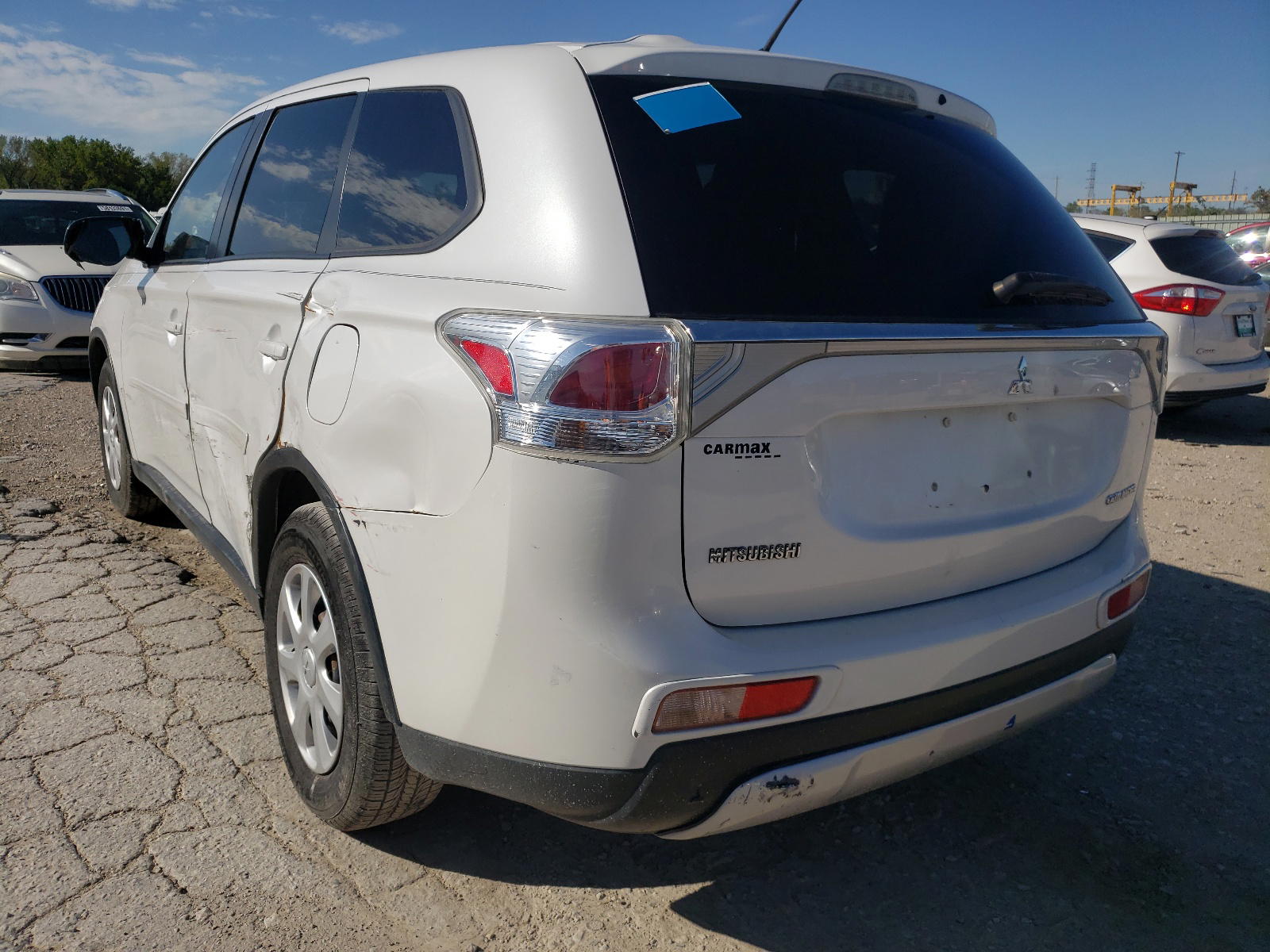 Photo 3 from auction – 2015 MITSUBISHI OUTLANDER with VIN JA4AD2A3XFZ011745