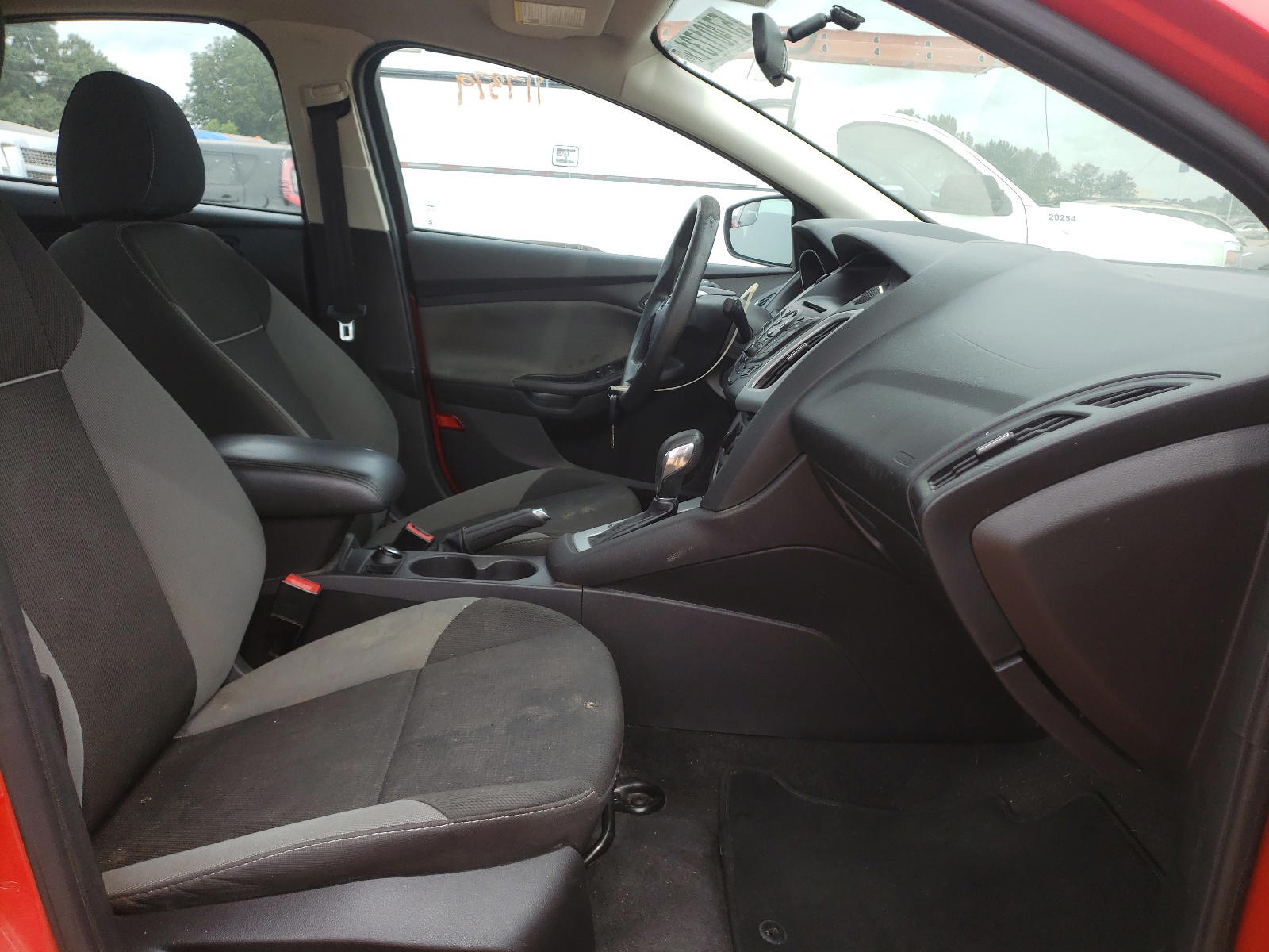 Photo 5 from auction – 2014 FORD FOCUS SE with VIN 1FADP3F24EL361637