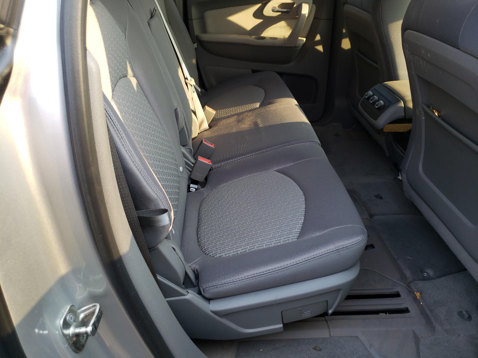 Photo 6 from auction – 2009 CHEVROLET TRAVERSE L with VIN 1GNEV23D19S158602