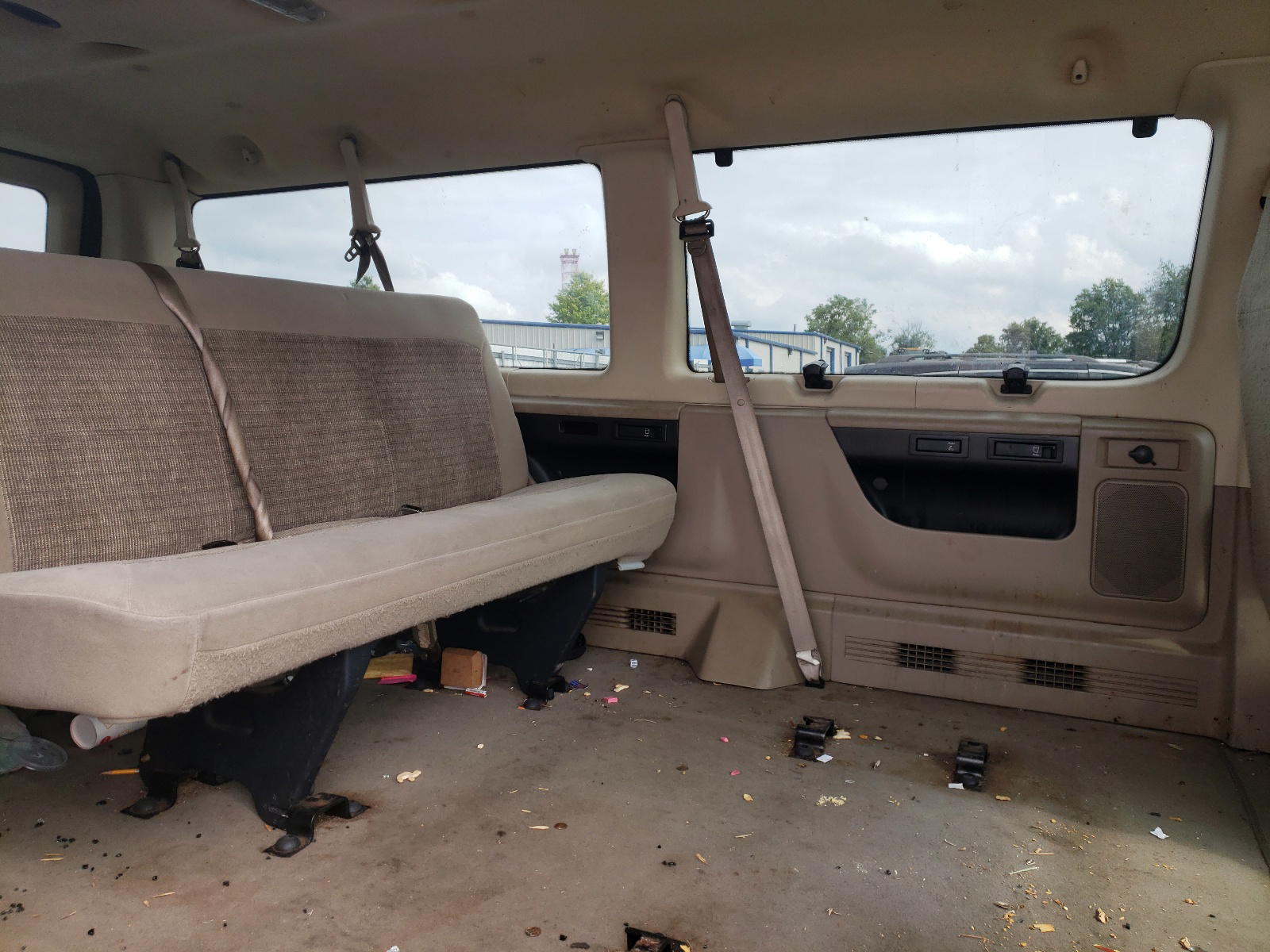 Photo 6 from auction – 2005 FORD ECONOLINE with VIN 1FBNE31L95HB38019