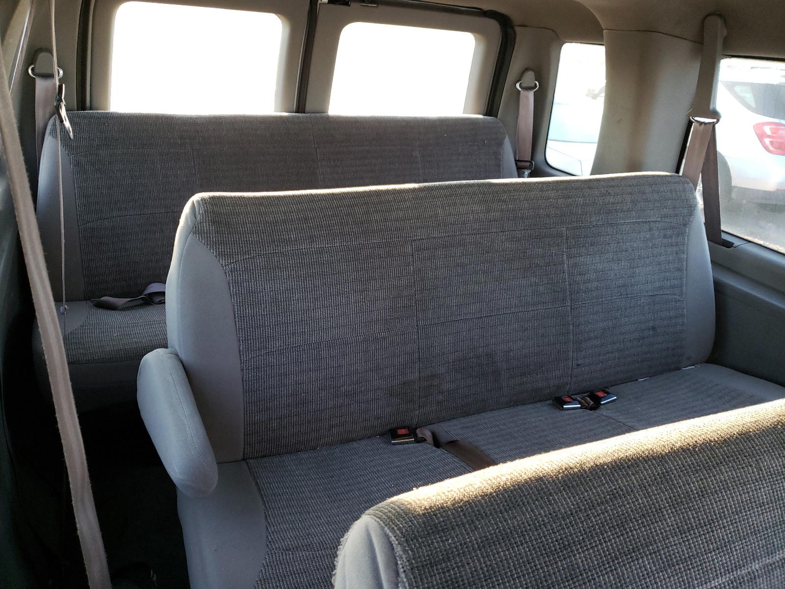 Photo 9 from auction – 2002 FORD ECONOLINE with VIN 1FBSS31L82HB38956