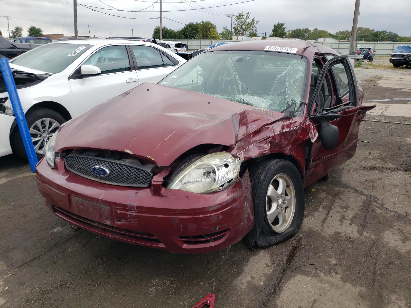 Photo 2 from auction – 2005 FORD TAURUS SE with VIN 1FAFP53UX5A102091