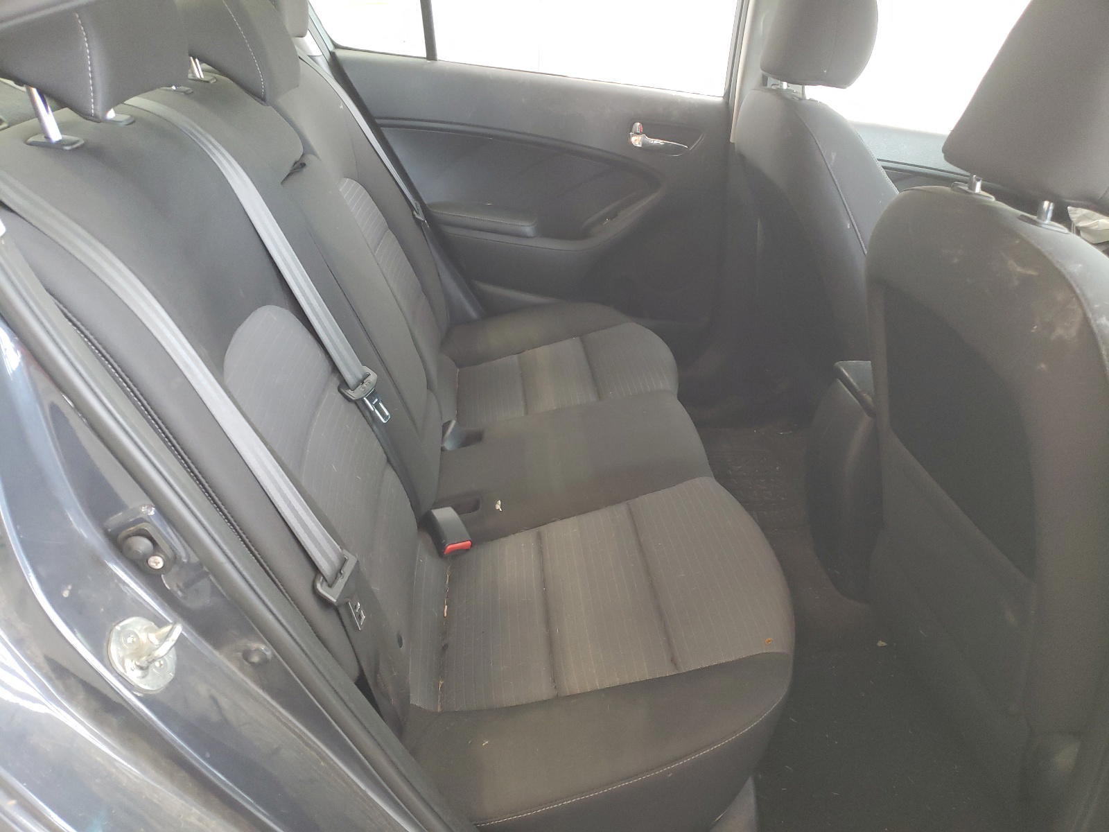 Photo 6 from auction – 2015 KIA FORTE LX with VIN KNAFX4A60F5332920