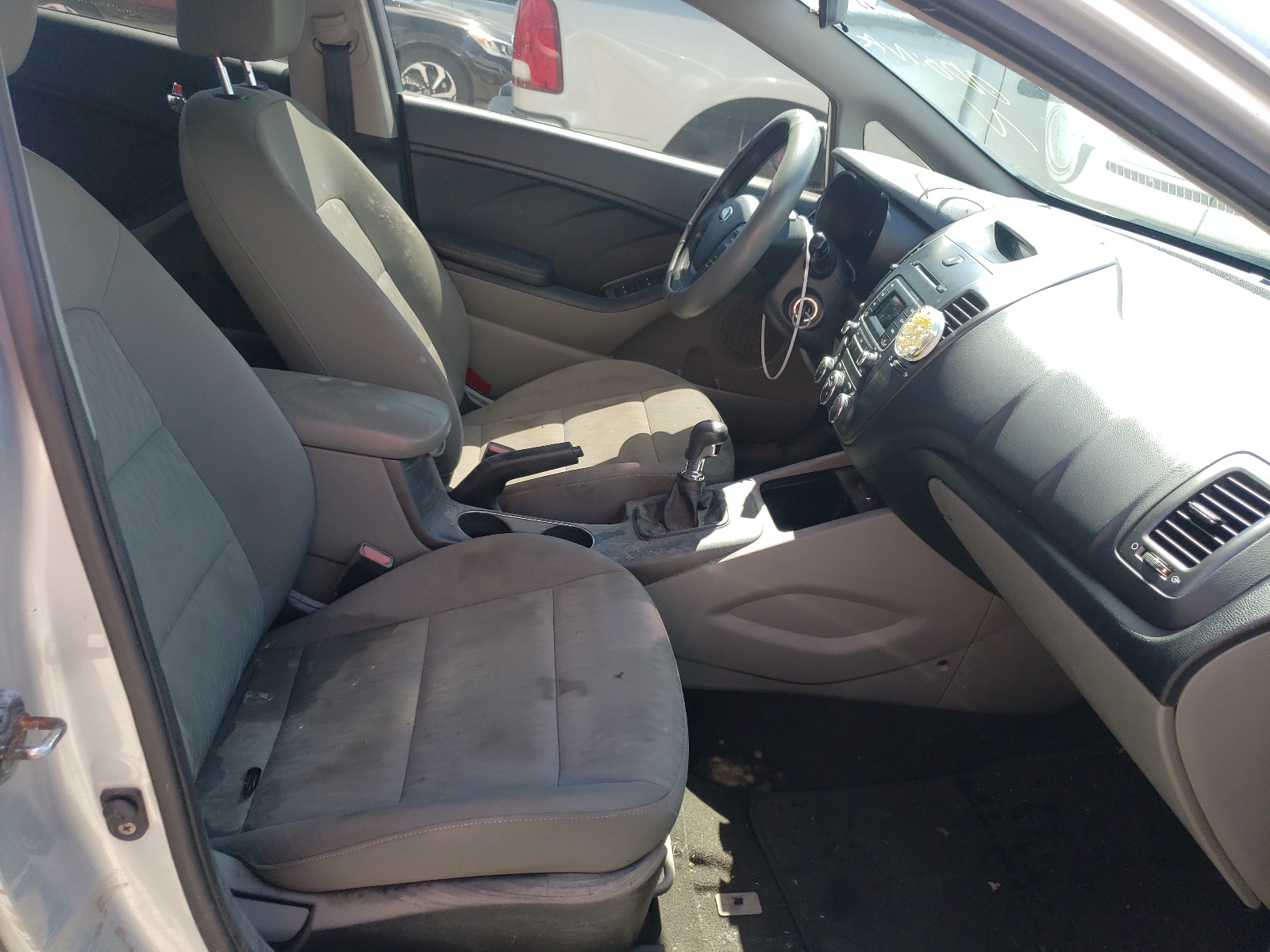 Photo 5 from auction – 2015 KIA FORTE LX with VIN KNAFK4A65F5346522