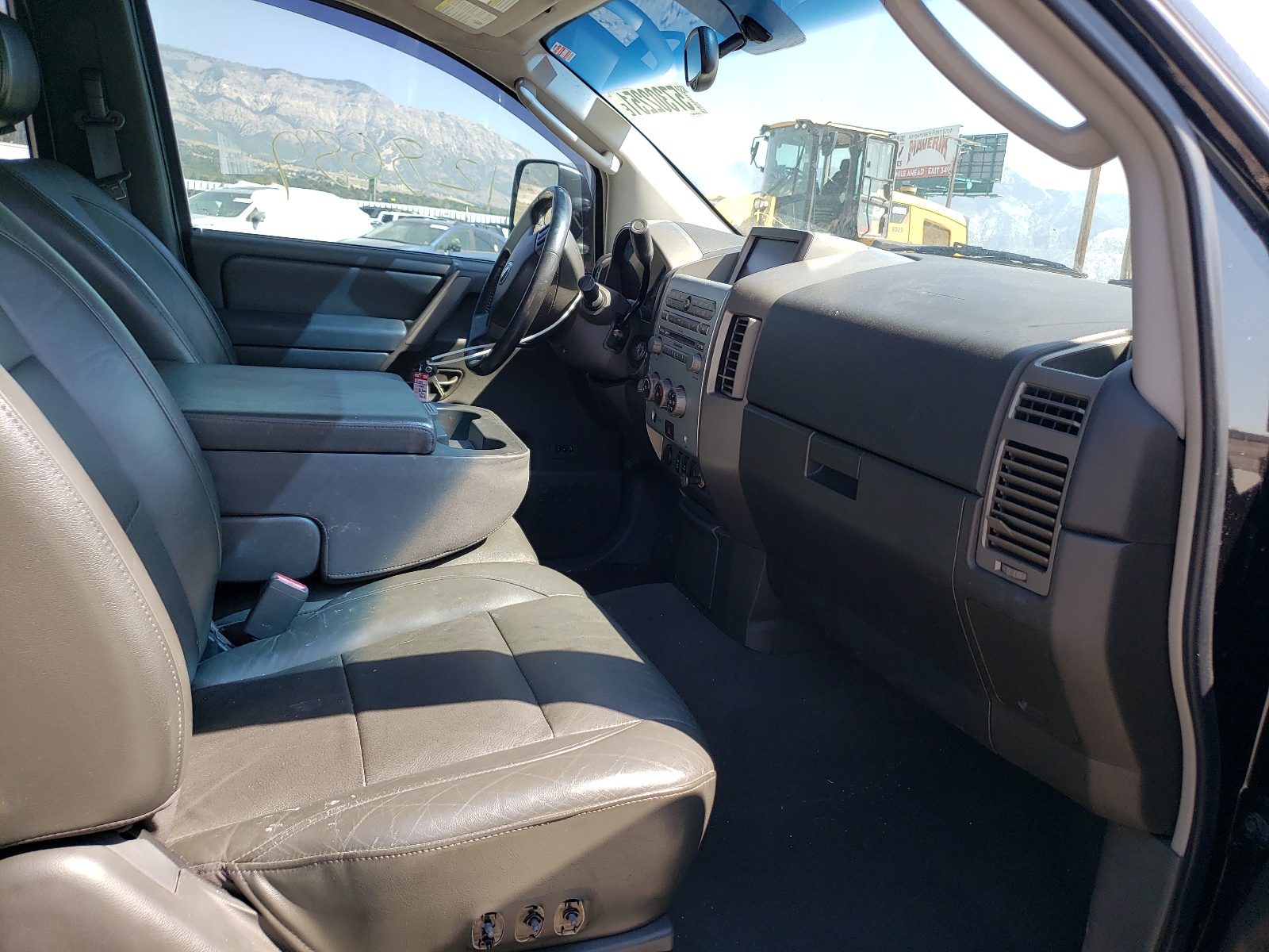 Photo 5 from auction – 2005 NISSAN TITAN with VIN 1N6AA06B15N549904