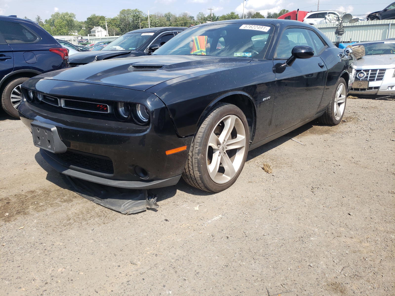 Photo 2 from auction – 2017 DODGE CHALLENGER with VIN 2C3CDZBTXHH658353