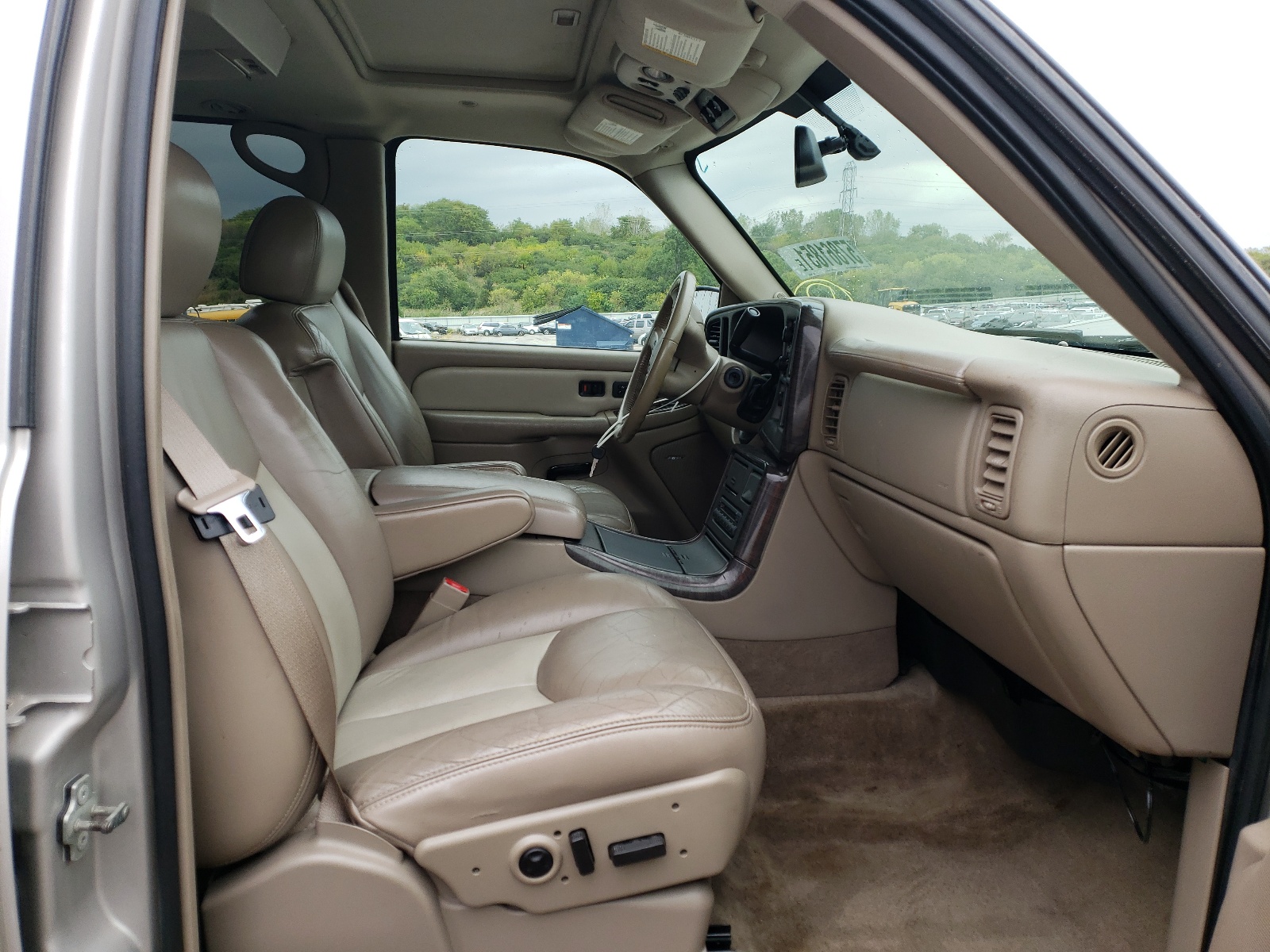 Photo 5 from auction – 2004 GMC YUKON DENA with VIN 1GKEK63U74J209029