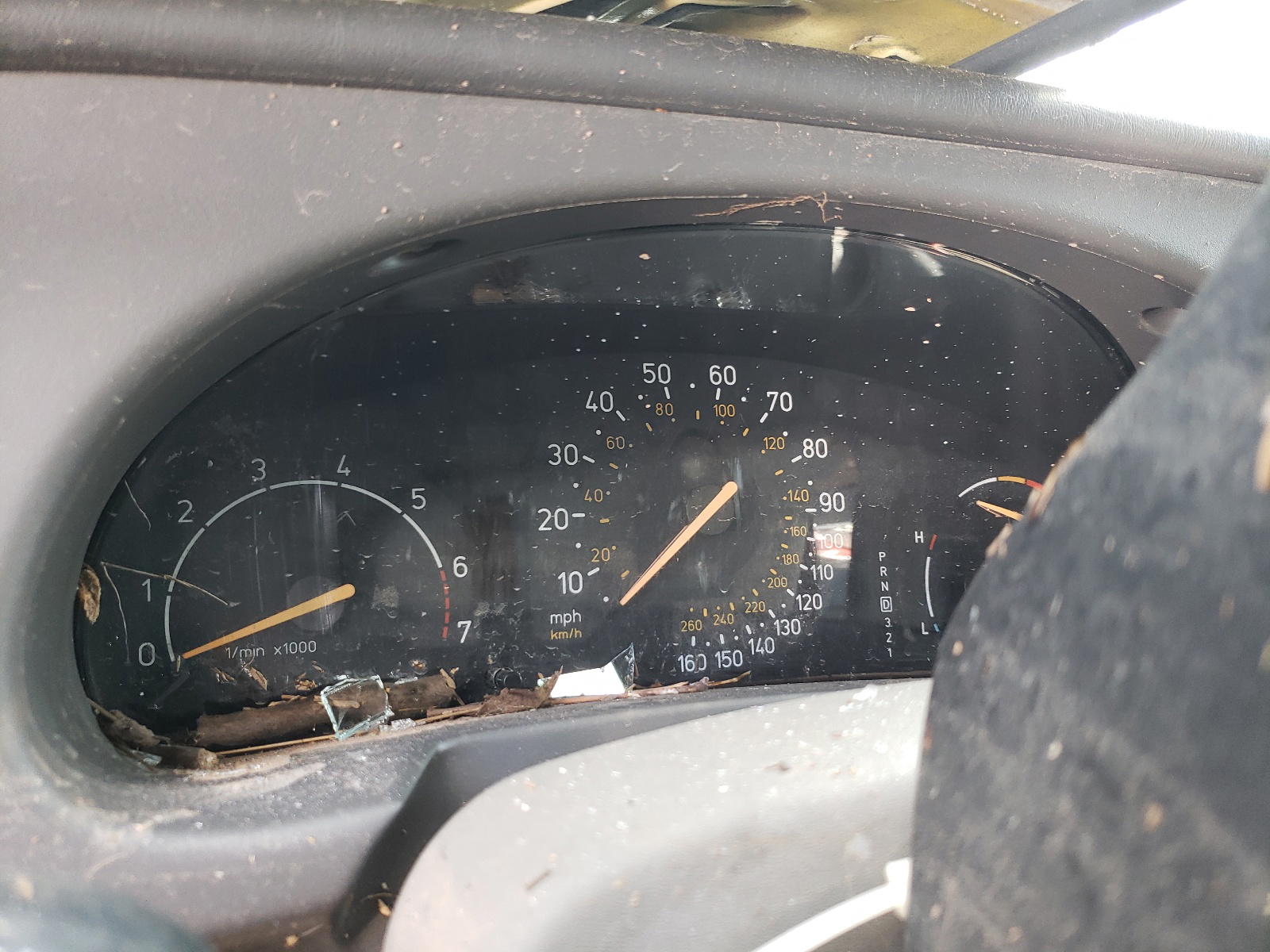 Photo 8 from auction – 2003 SAAB 9-3 SE with VIN YS3DF78K837003716