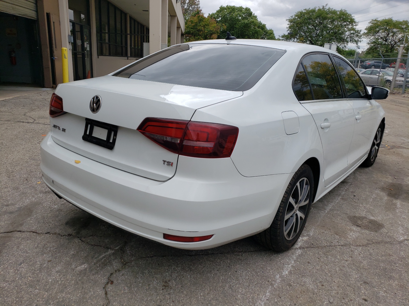 Photo 4 from auction – 2017 VOLKSWAGEN JETTA SE with VIN 3VWDB7AJ5HM200678