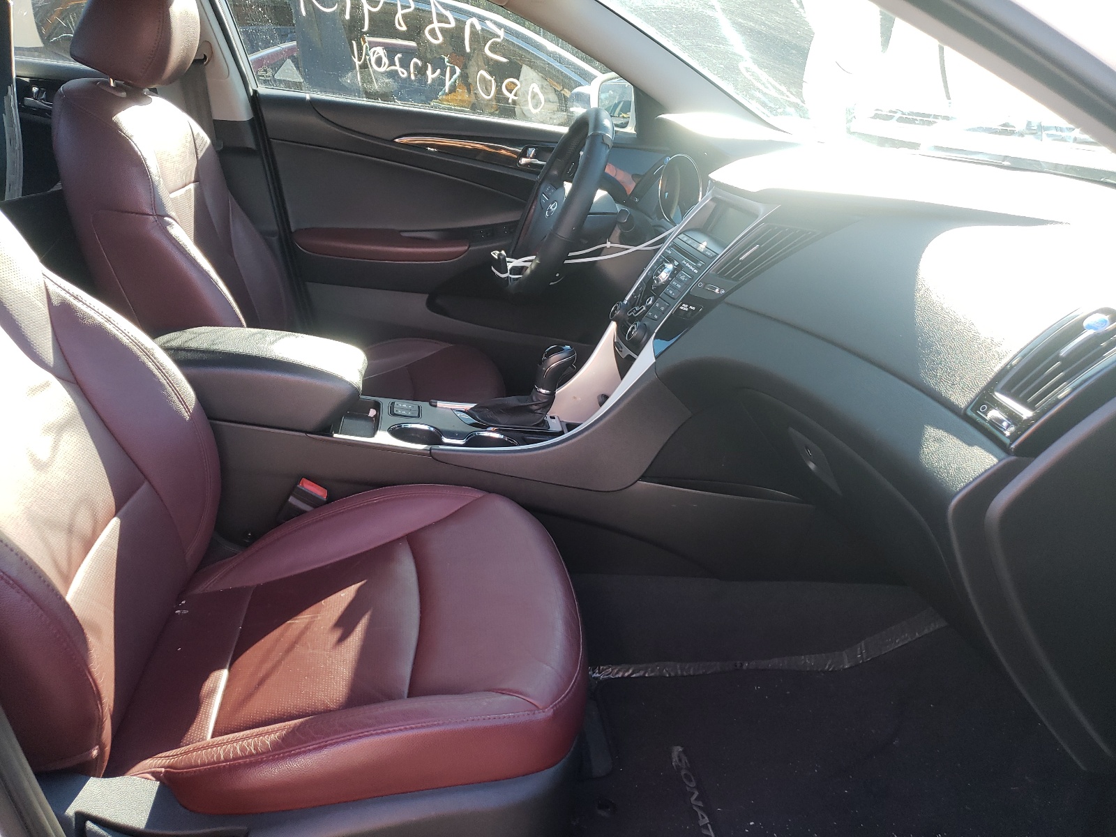 Photo 5 from auction – 2011 HYUNDAI SONATA SE with VIN 5NPEC4ACXBH035423