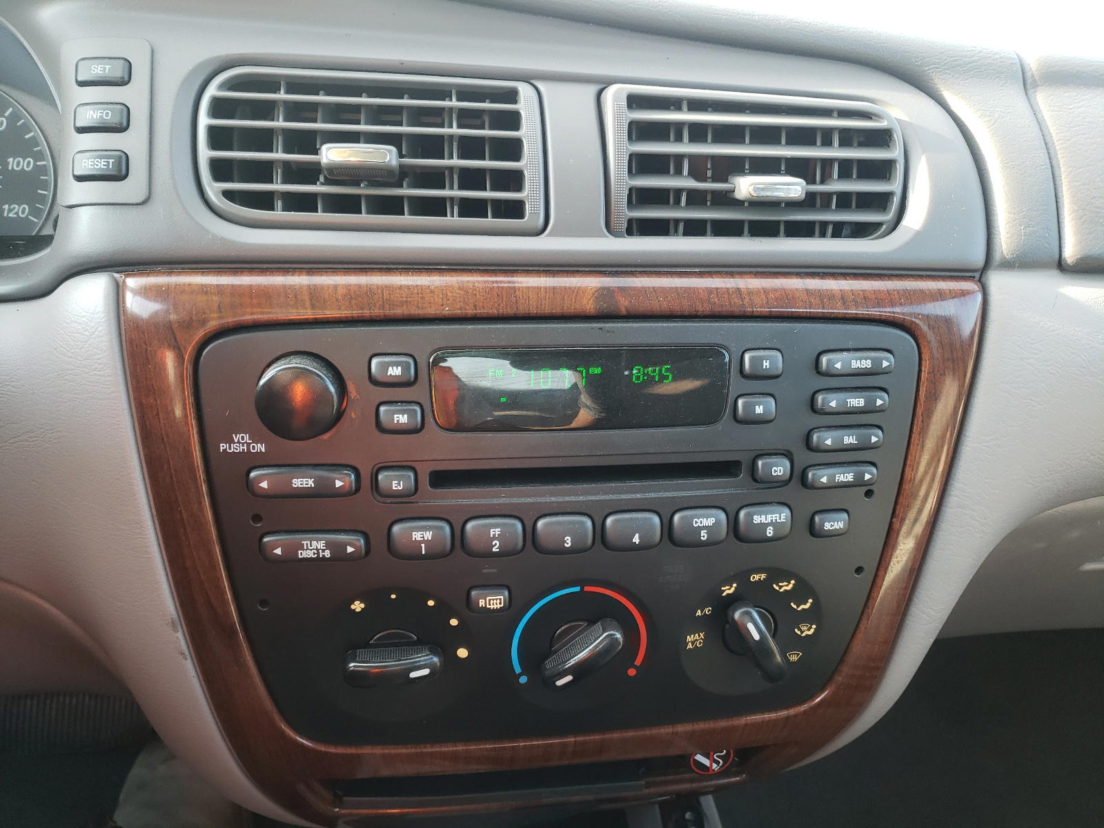 Photo 9 from auction – 2006 FORD TAURUS SEL with VIN 1FAFP56U76A217566