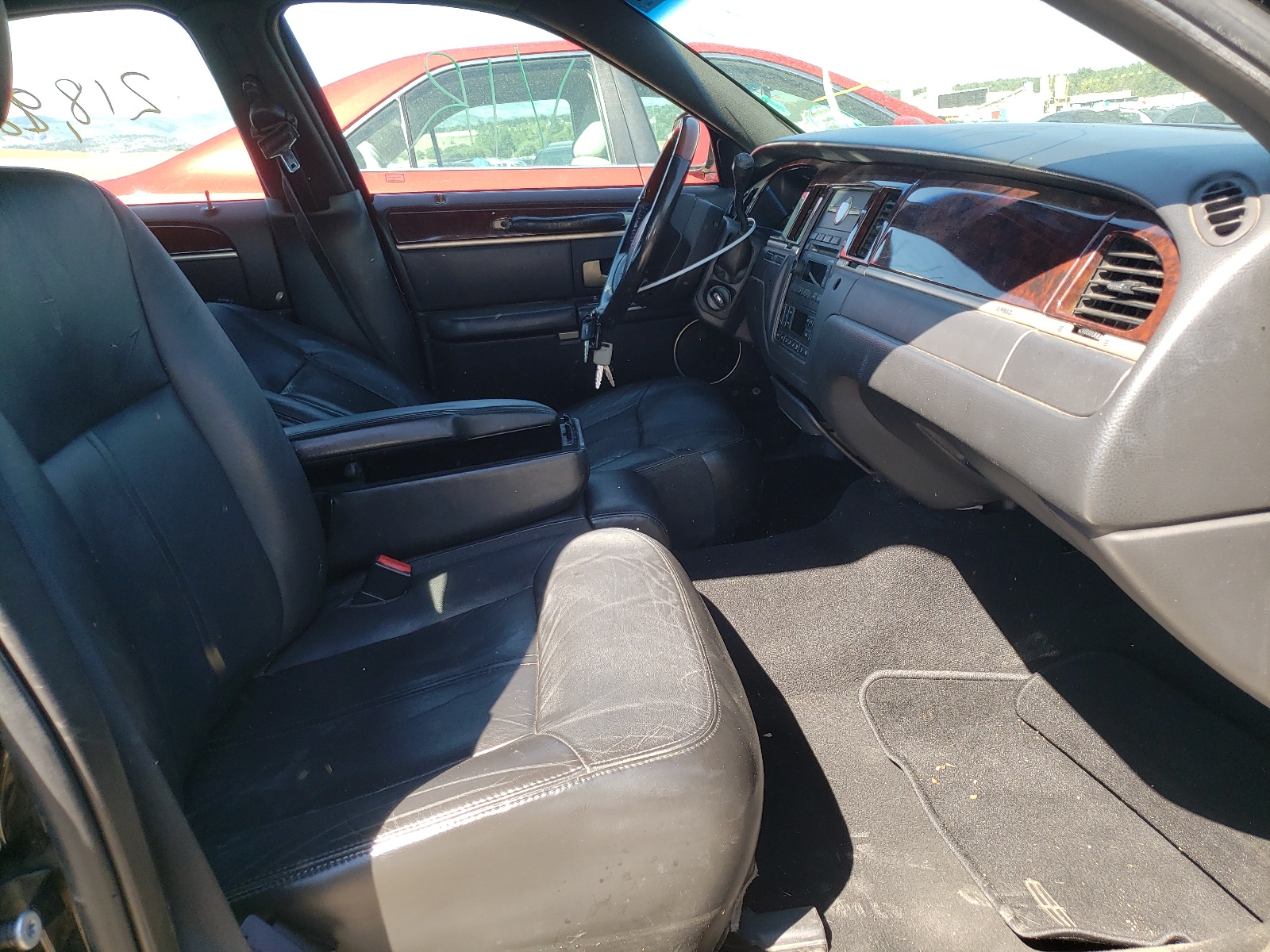 Photo 5 from auction – 2008 LINCOLN TOWN CAR S with VIN 2LNHM82V18X649734
