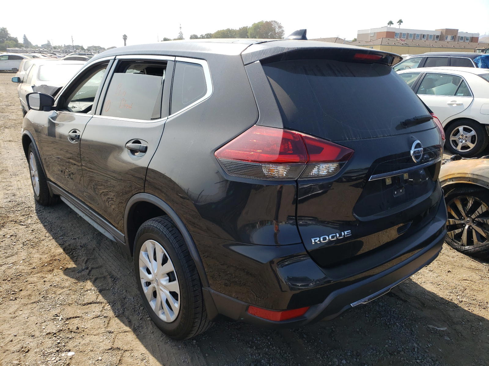 Photo 3 from auction – 2018 NISSAN ROGUE S with VIN KNMAT2MT7JP587348