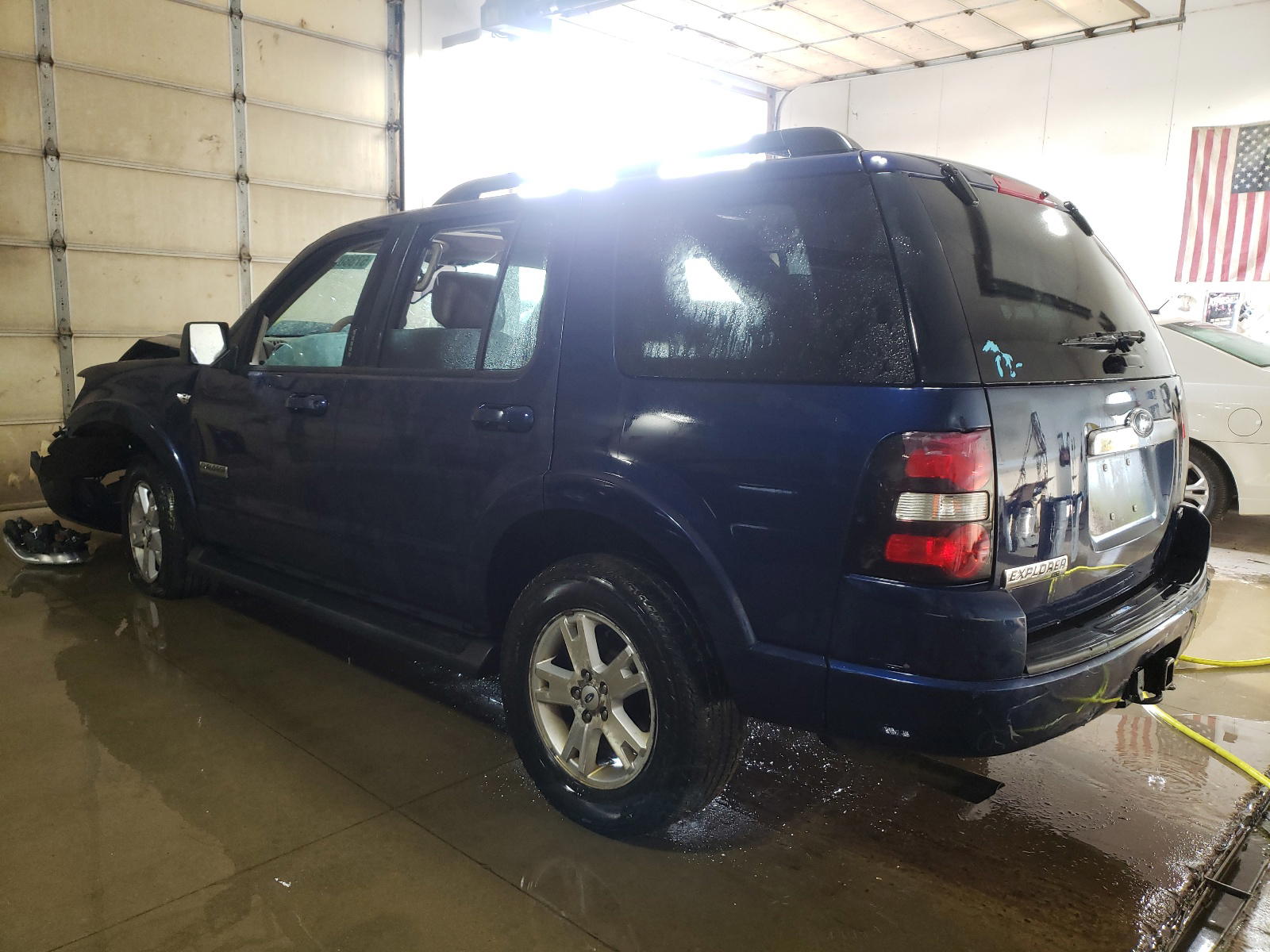 Photo 3 from auction – 2007 FORD EXPLORER X with VIN 1FMEU738X7UA85285