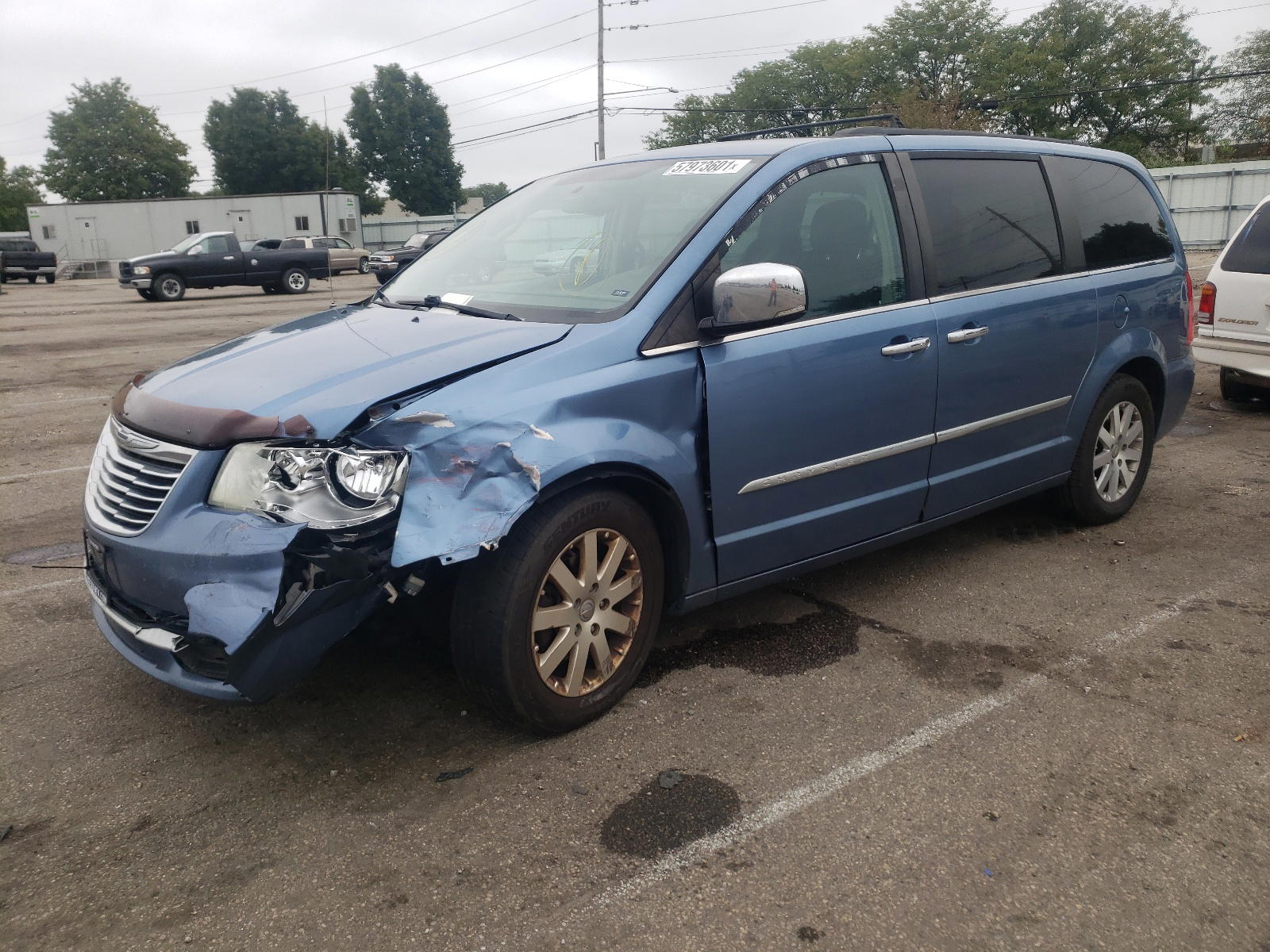 Photo 2 from auction – 2011 CHRYSLER TOWN & COU with VIN 2A4RR8DG6BR782973