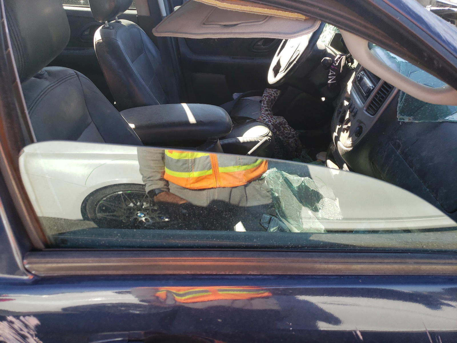 Photo 5 from auction – 2003 FORD ESCAPE LIM with VIN 1FMCU04183KD37928