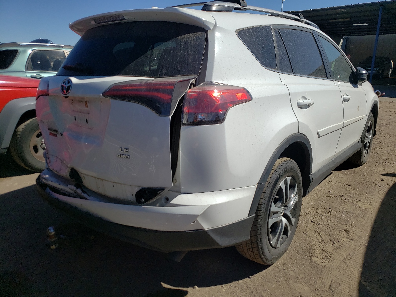 Photo 4 from auction – 2017 TOYOTA RAV4 LE with VIN 2T3BFREVXHW666354