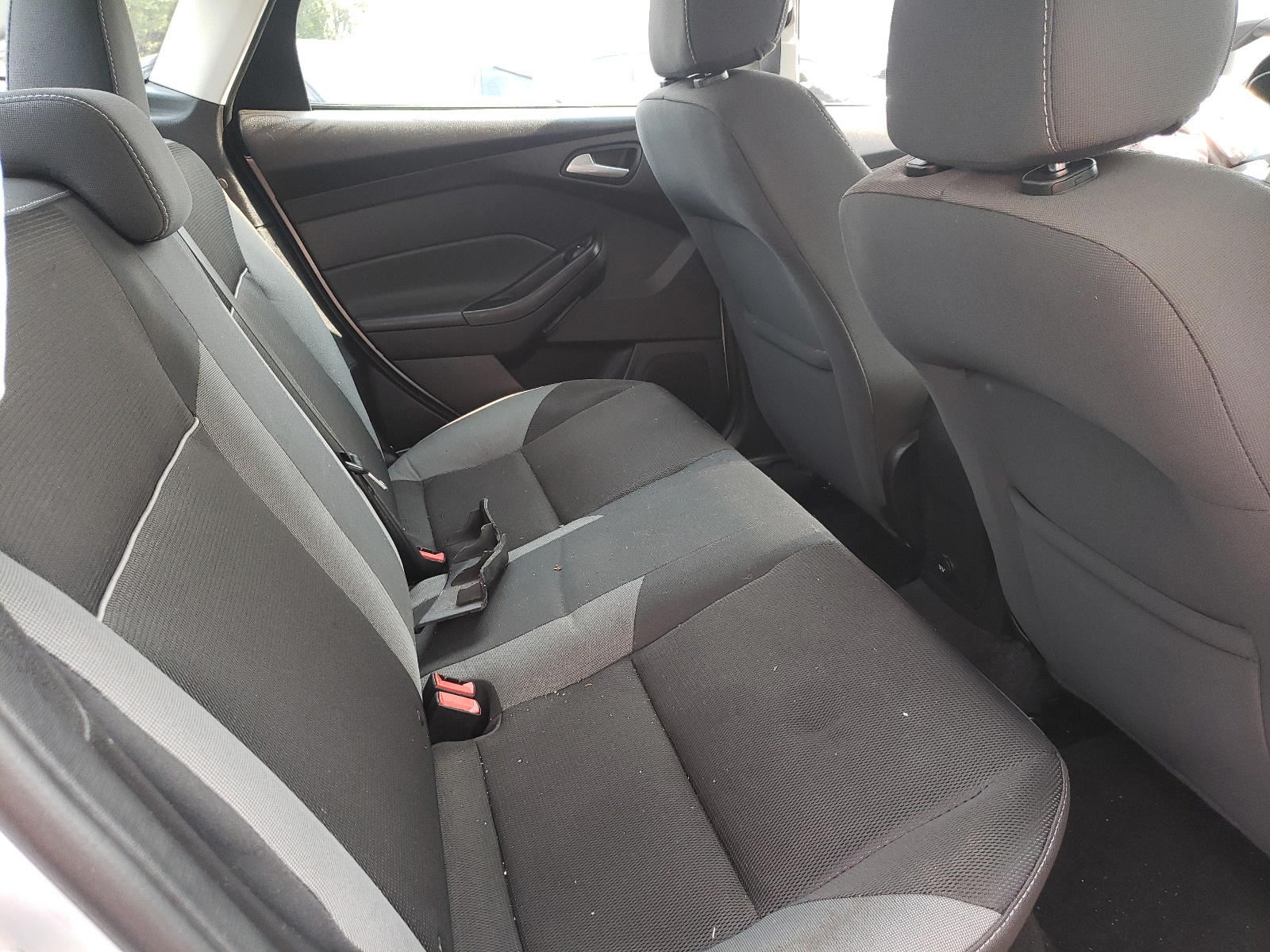 Photo 6 from auction – 2014 FORD FOCUS SE with VIN 1FADP3F23EL371415