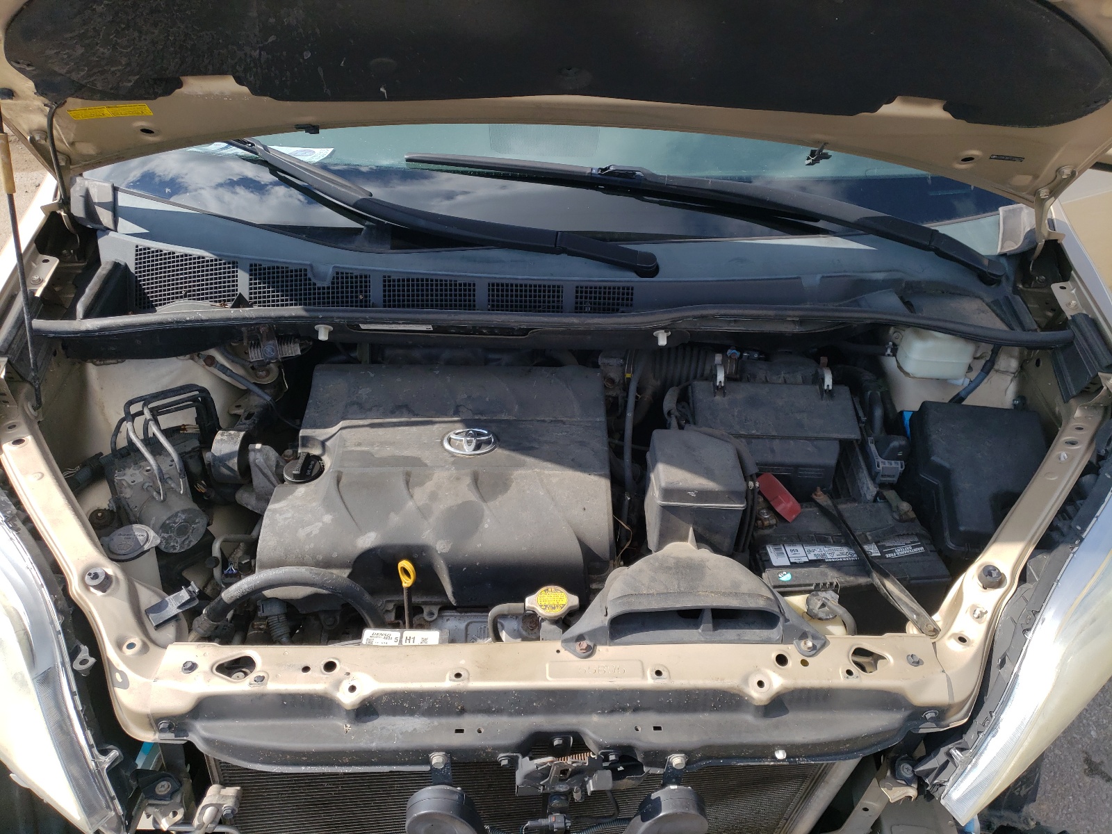 Photo 7 from auction – 2012 TOYOTA SIENNA XLE with VIN 5TDYK3DC7CS203729