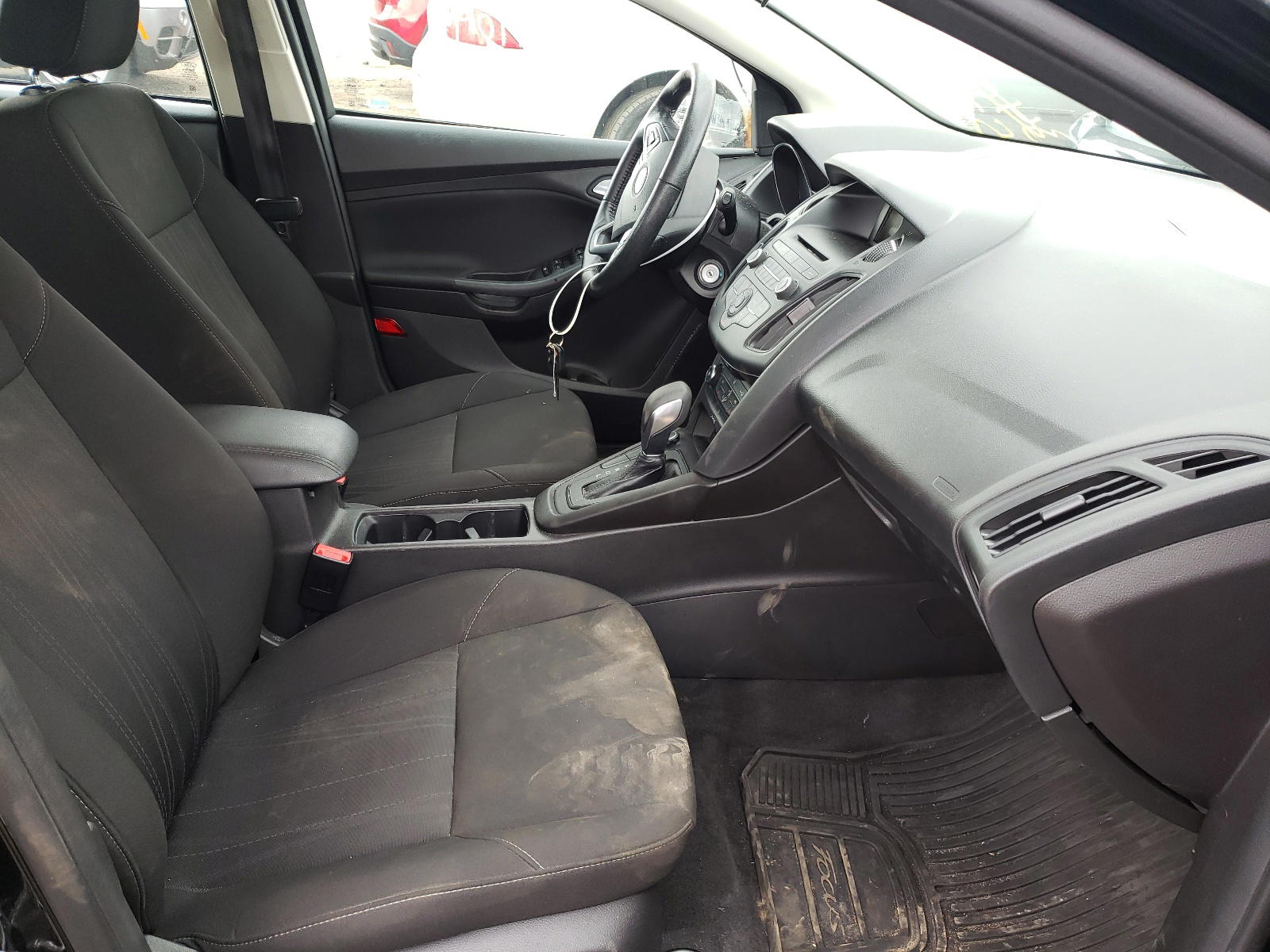 Photo 5 from auction – 2017 FORD FOCUS SE with VIN 1FADP3K29HL340969